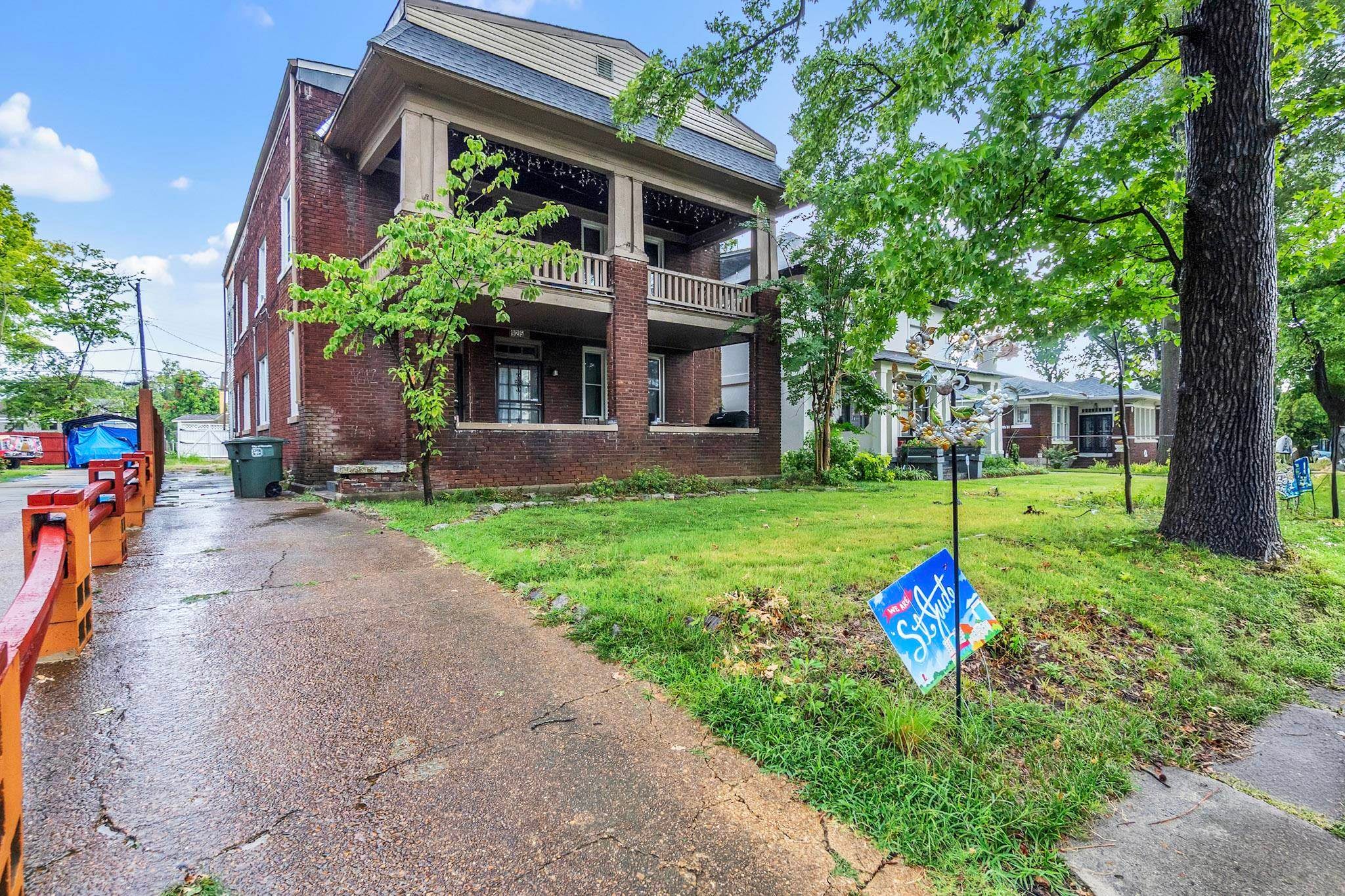 925 N Parkway Pky — photo