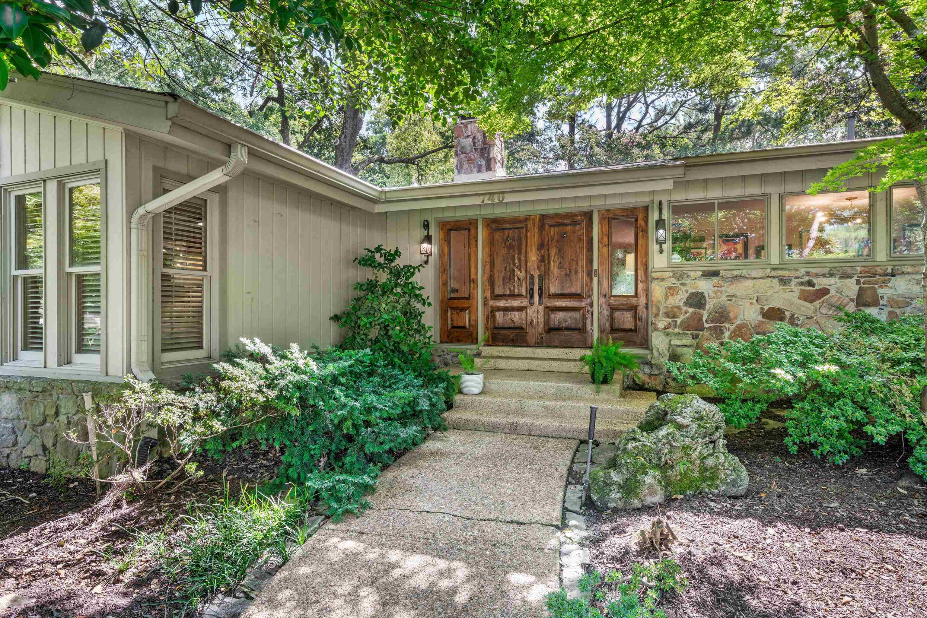 740 Sweetbrier Rd — photo