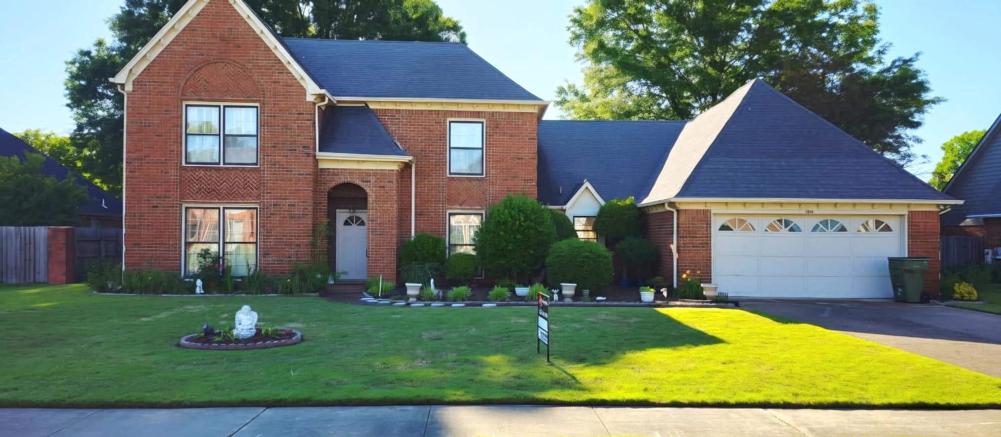 2033 Westbriar Dr — photo