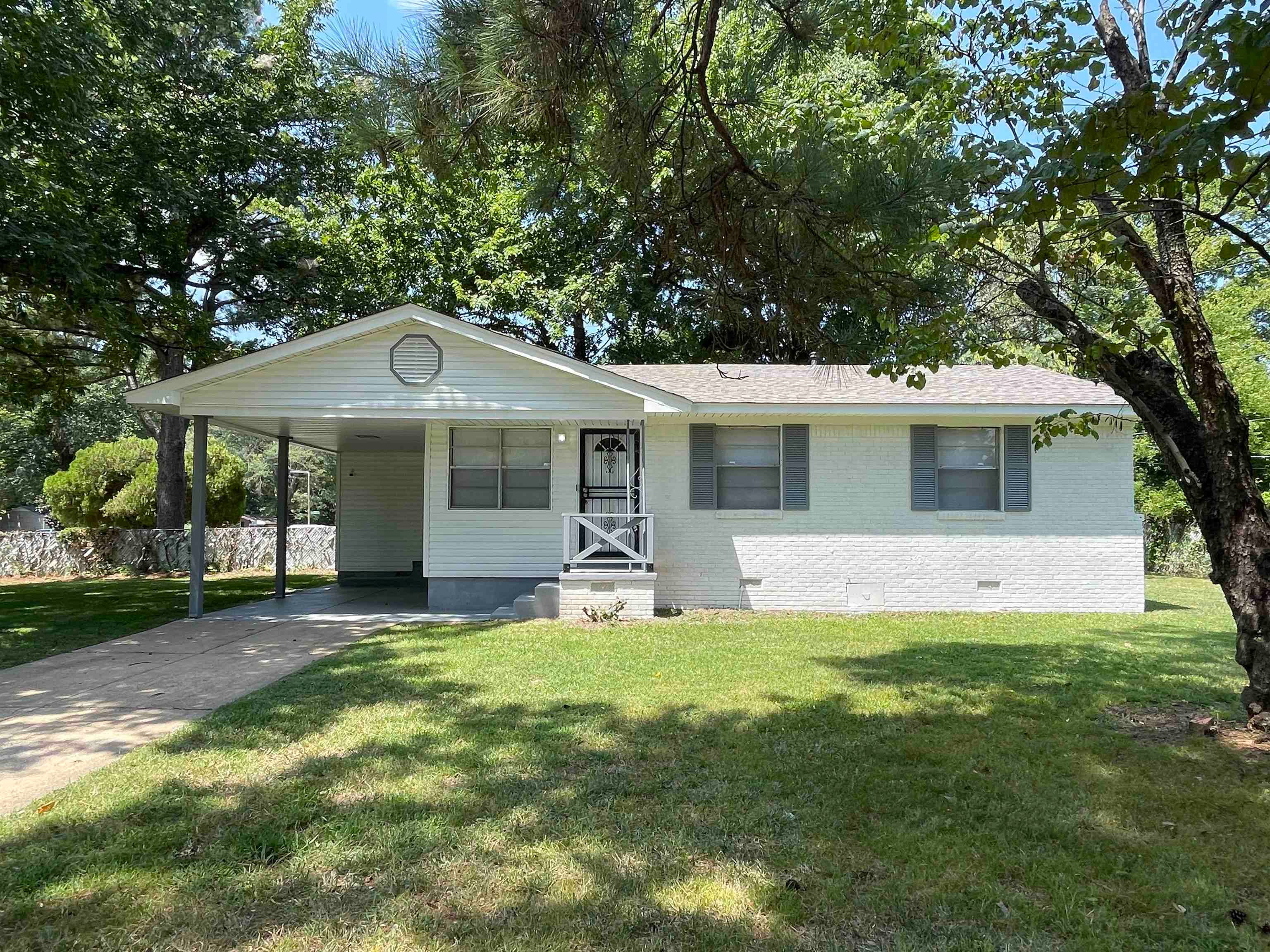 3981 Hammett Dr — photo
