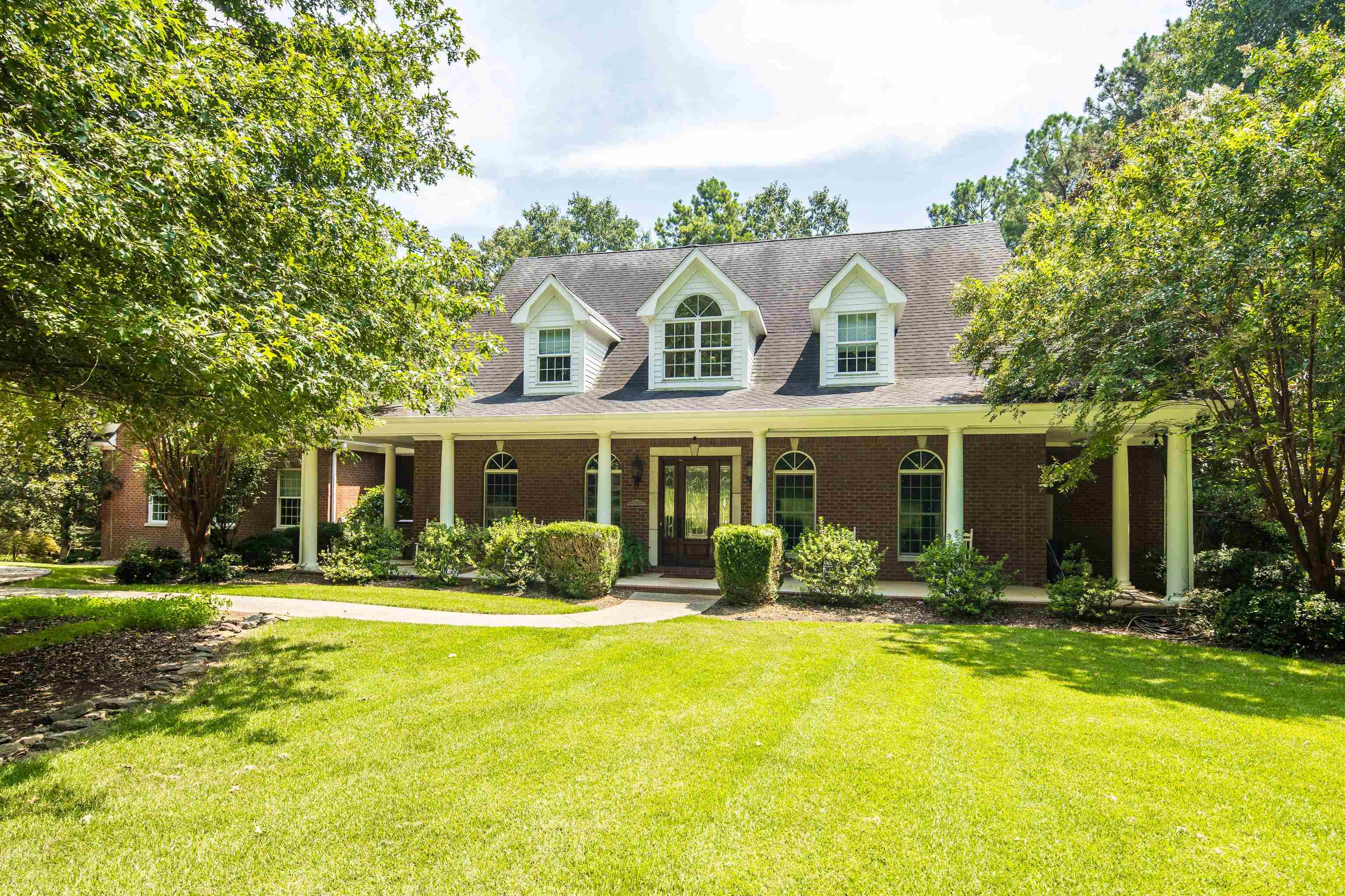11195 Barbara CV — photo