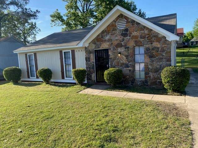 2482 Redvers Ave — photo