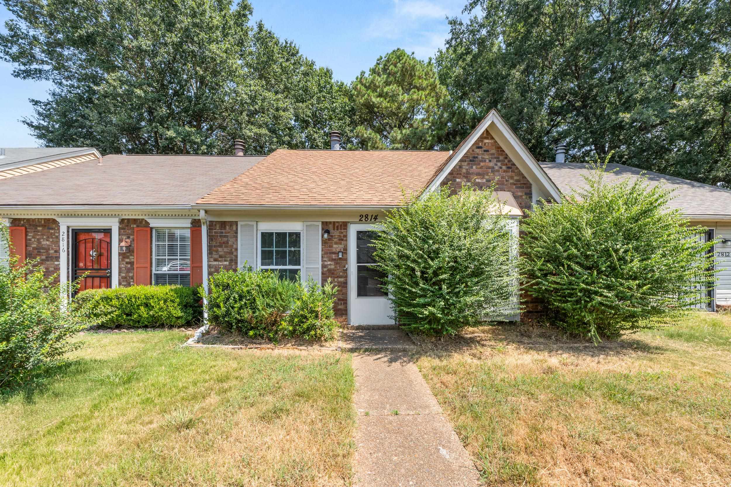 2814 E Hickory Blf — photo