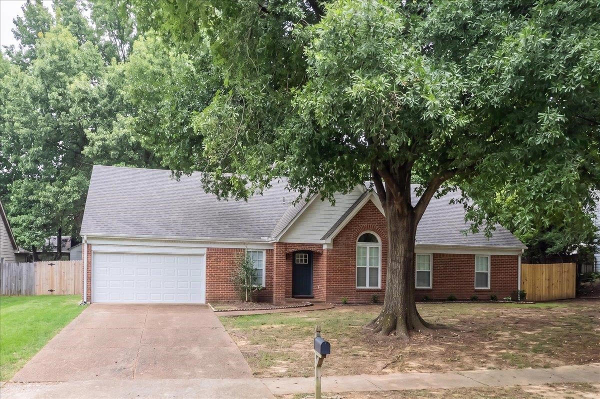 978 Hunters Point Dr — photo