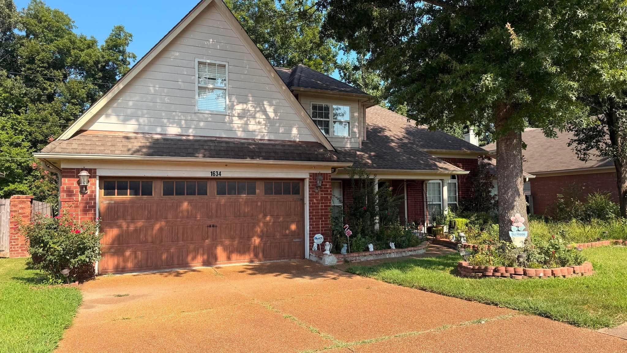 1634 Torrington Dr — photo