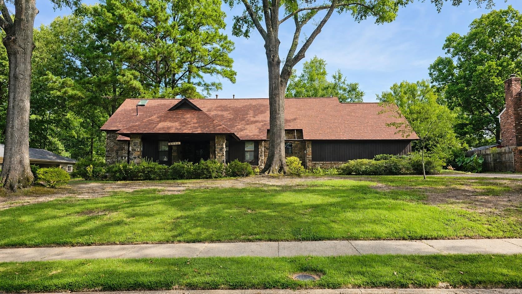 6908 Silver Maple CV — photo