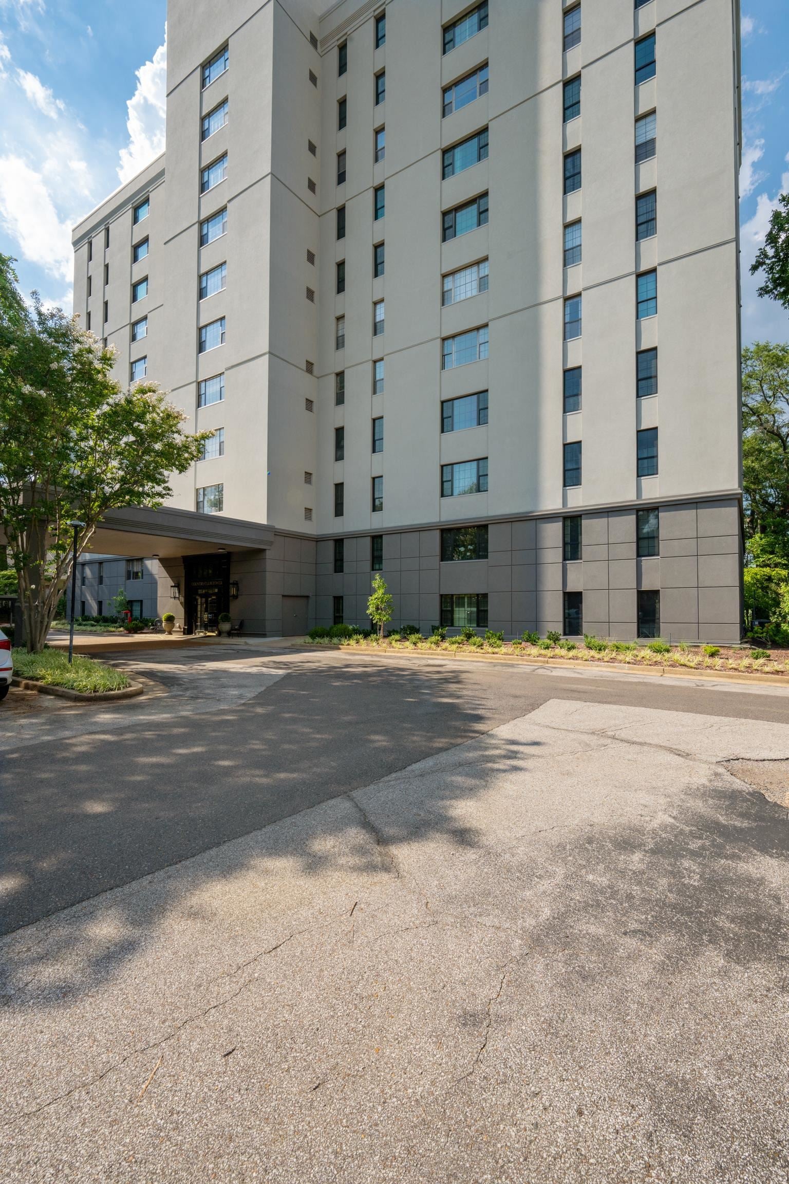 585 S Greer St 303 — photo
