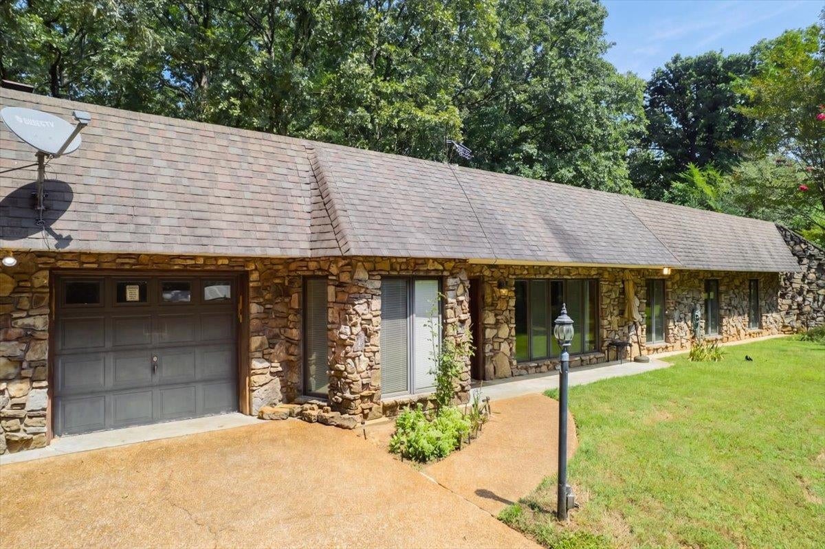 2445 Pittman Rd — photo