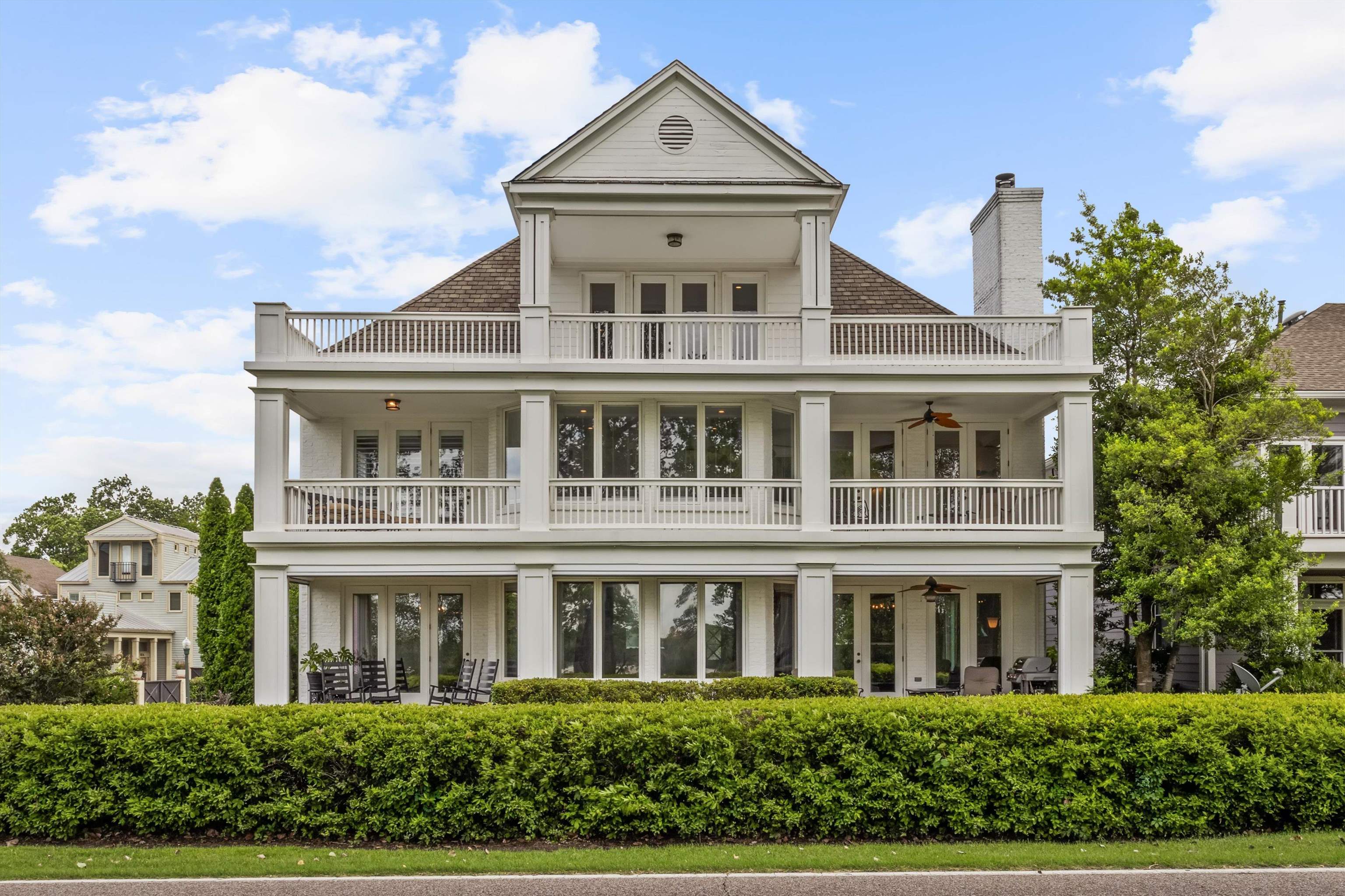 1011 Island Park Dr — photo