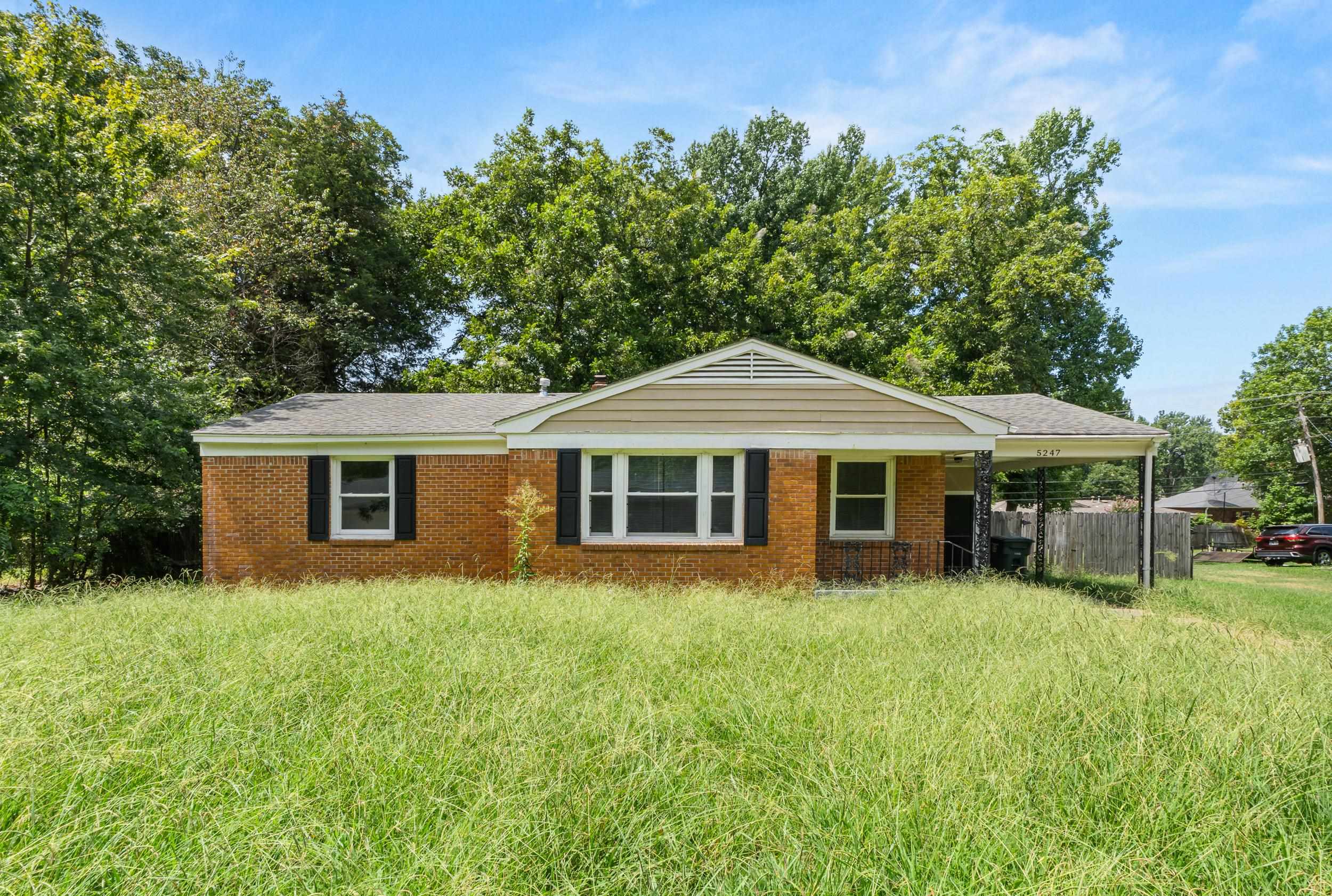 5247 Loch Lomond Rd — photo