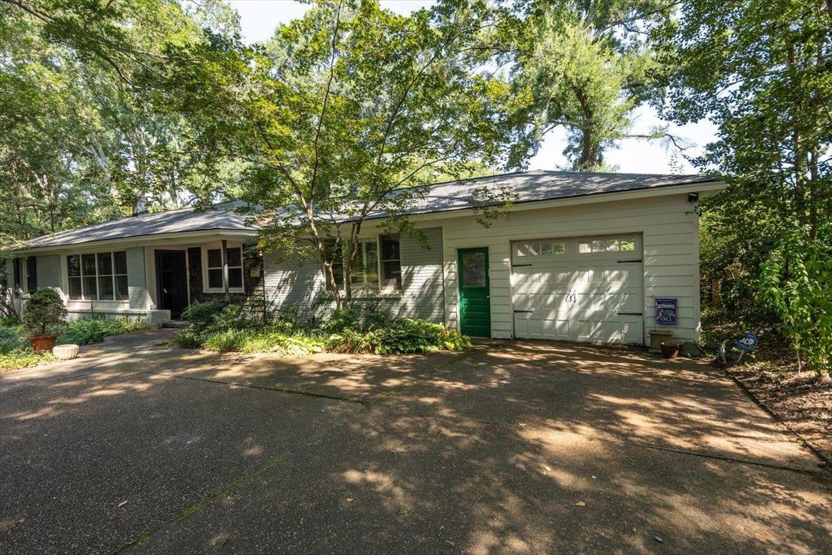 4910 Cole Rd — photo