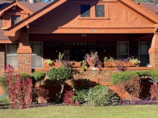 1676 S Parkway Dr E — photo