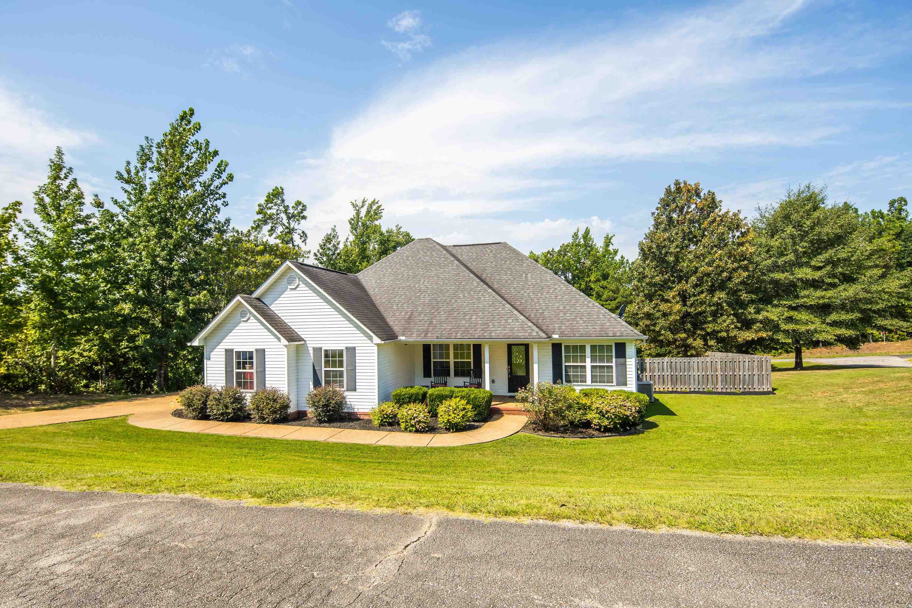 405 Persimmon Ln — photo
