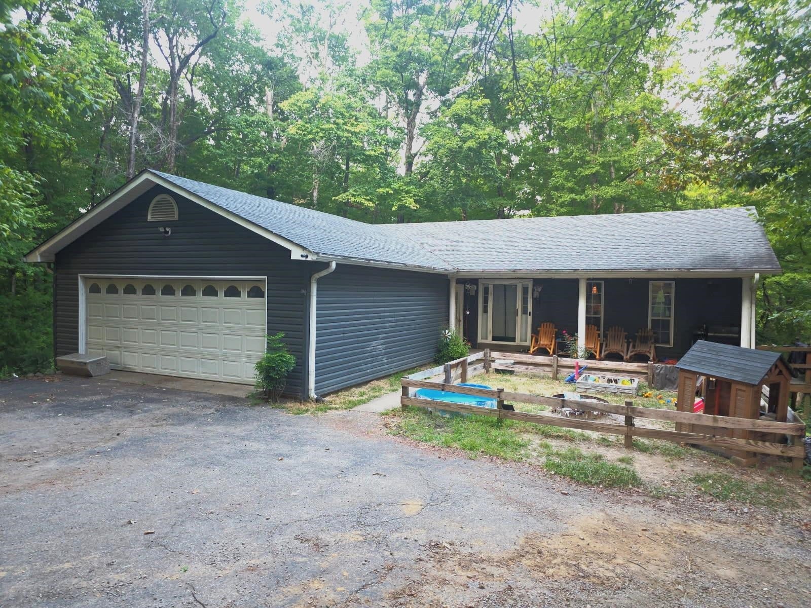 90 Aubrey Ln — photo