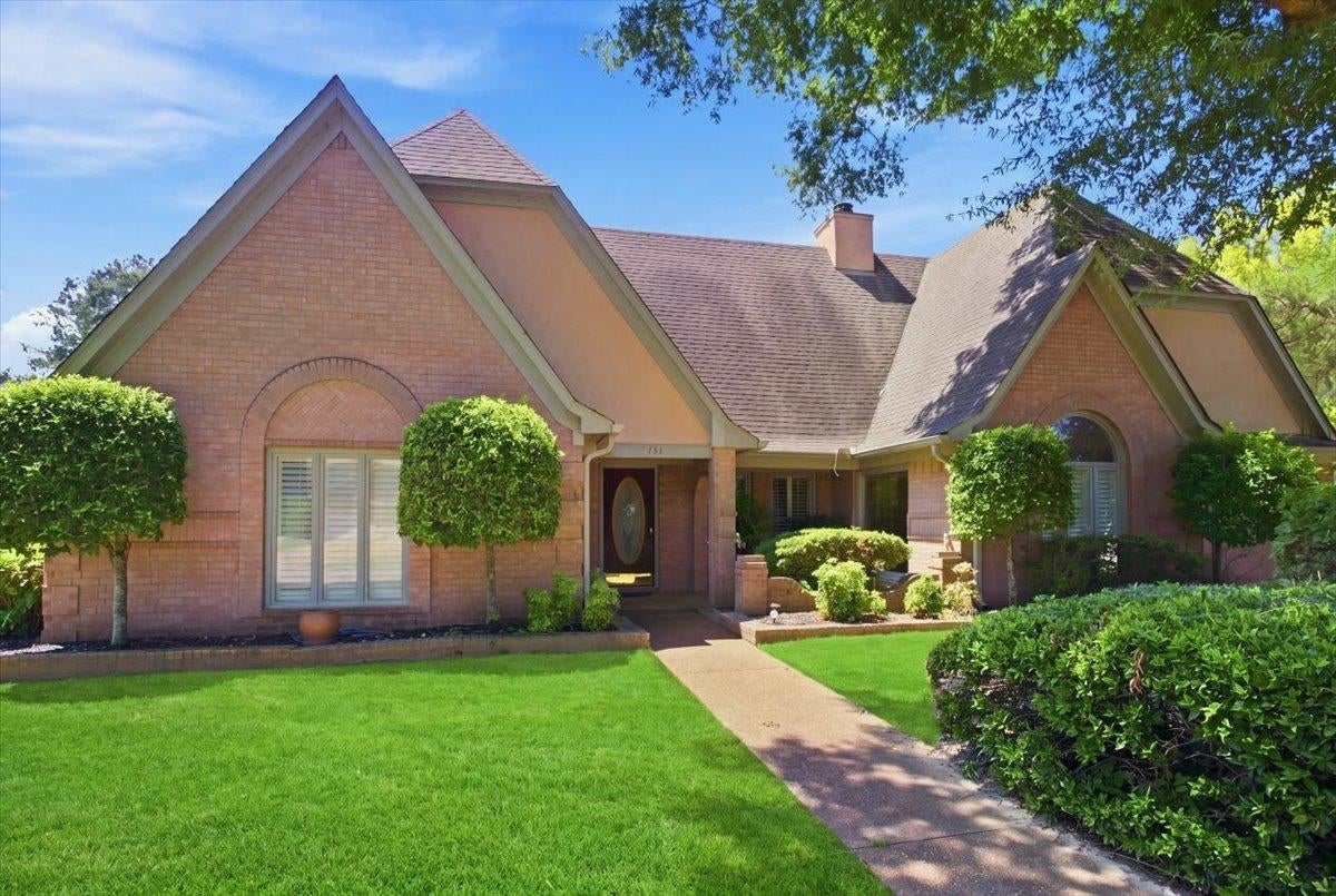 751 Lake Meadow Dr — photo
