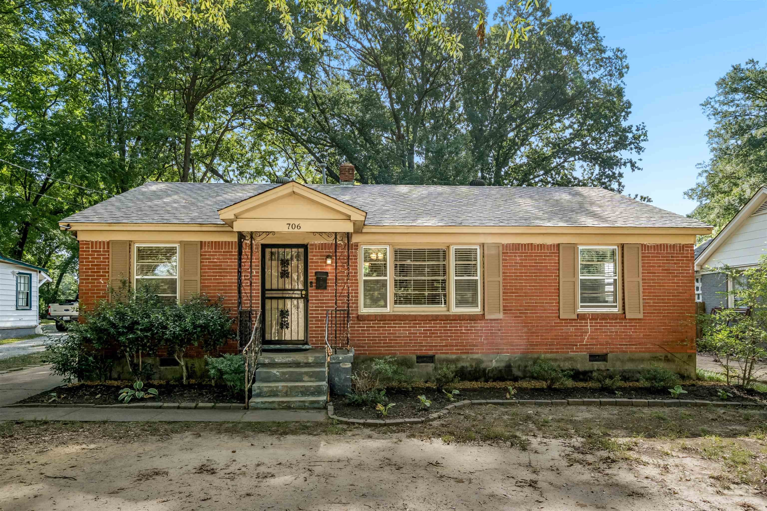 706 N Perkins Rd — photo