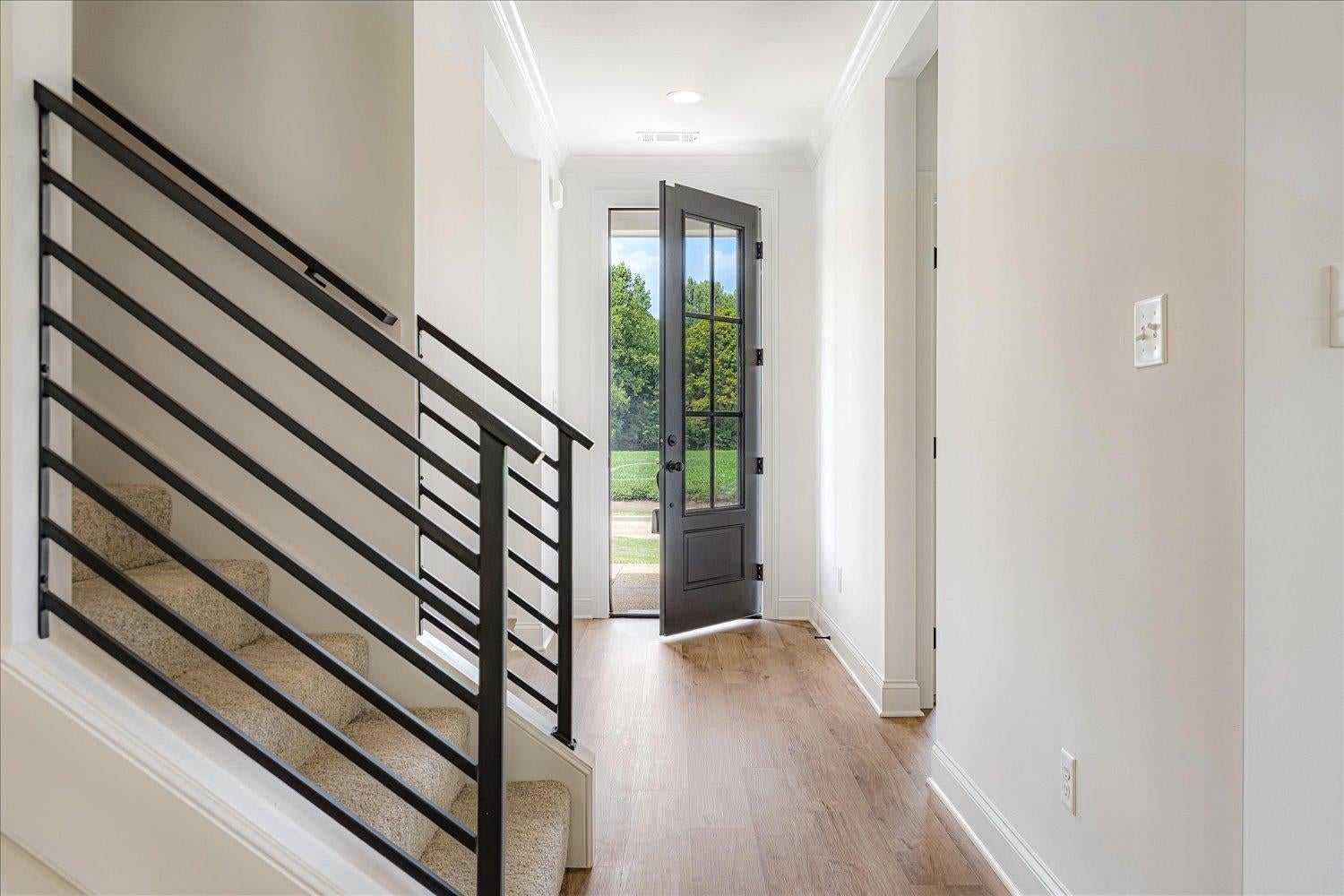 285 McLaughlin Dr — photo