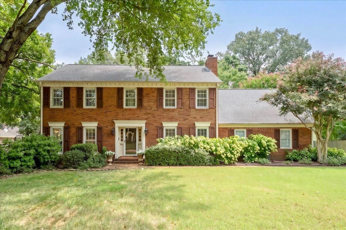 2760 Holly Spring Dr — photo