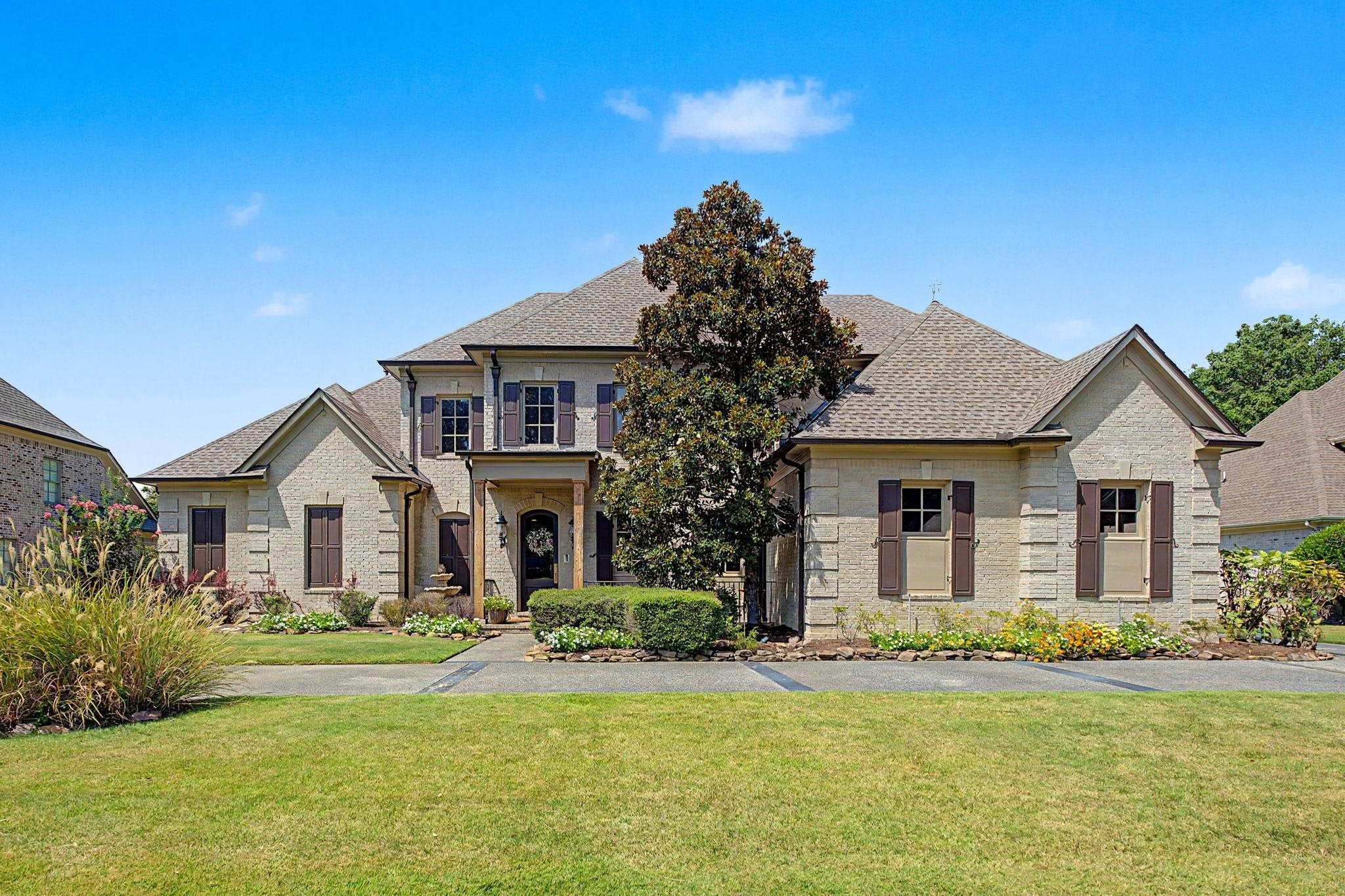 3929 Pointe Dr — photo
