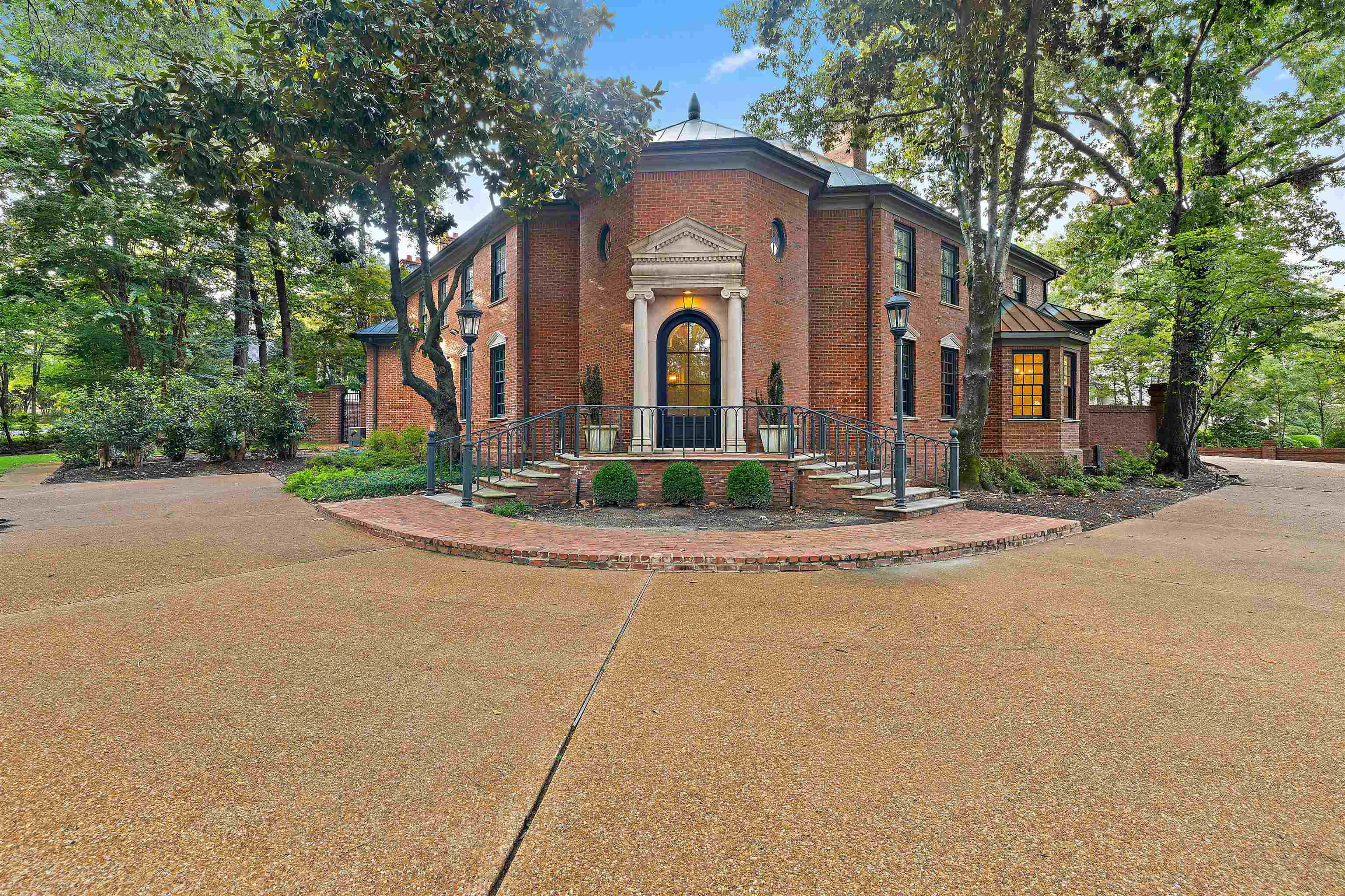 425 N River Oaks Rd — photo