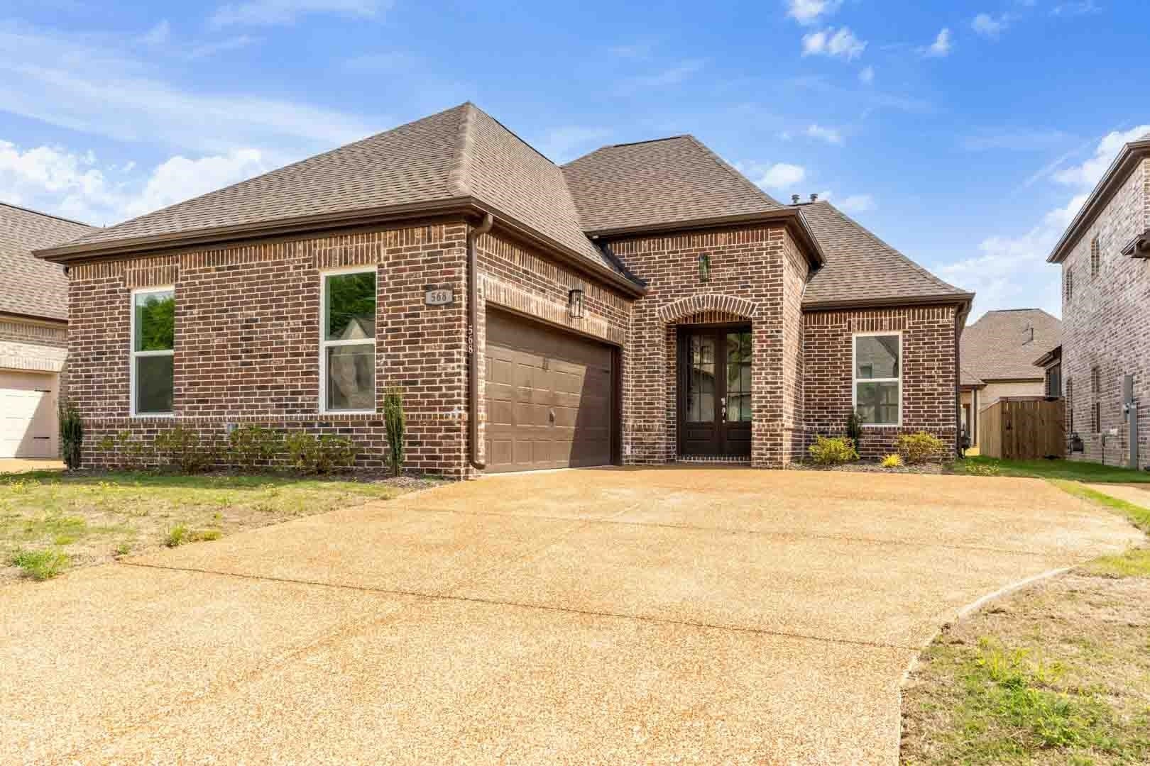 568 Rosalie Woods Dr — photo