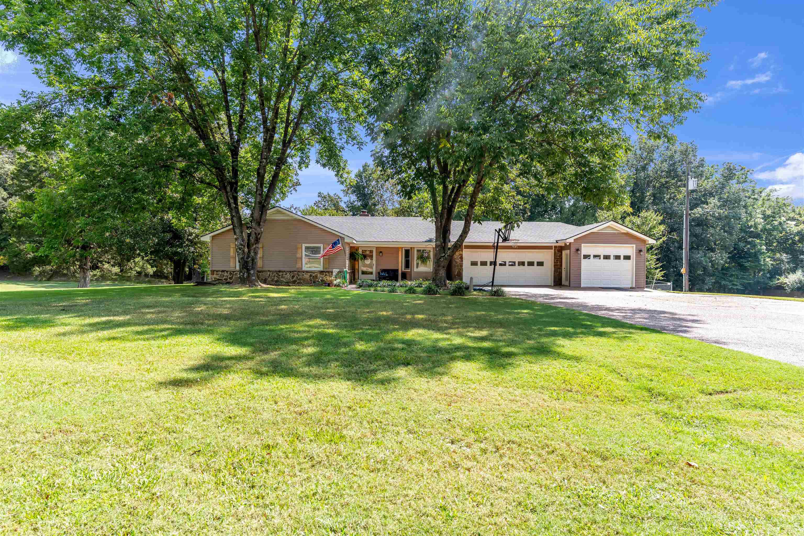 285 Woodbridge Rd — photo