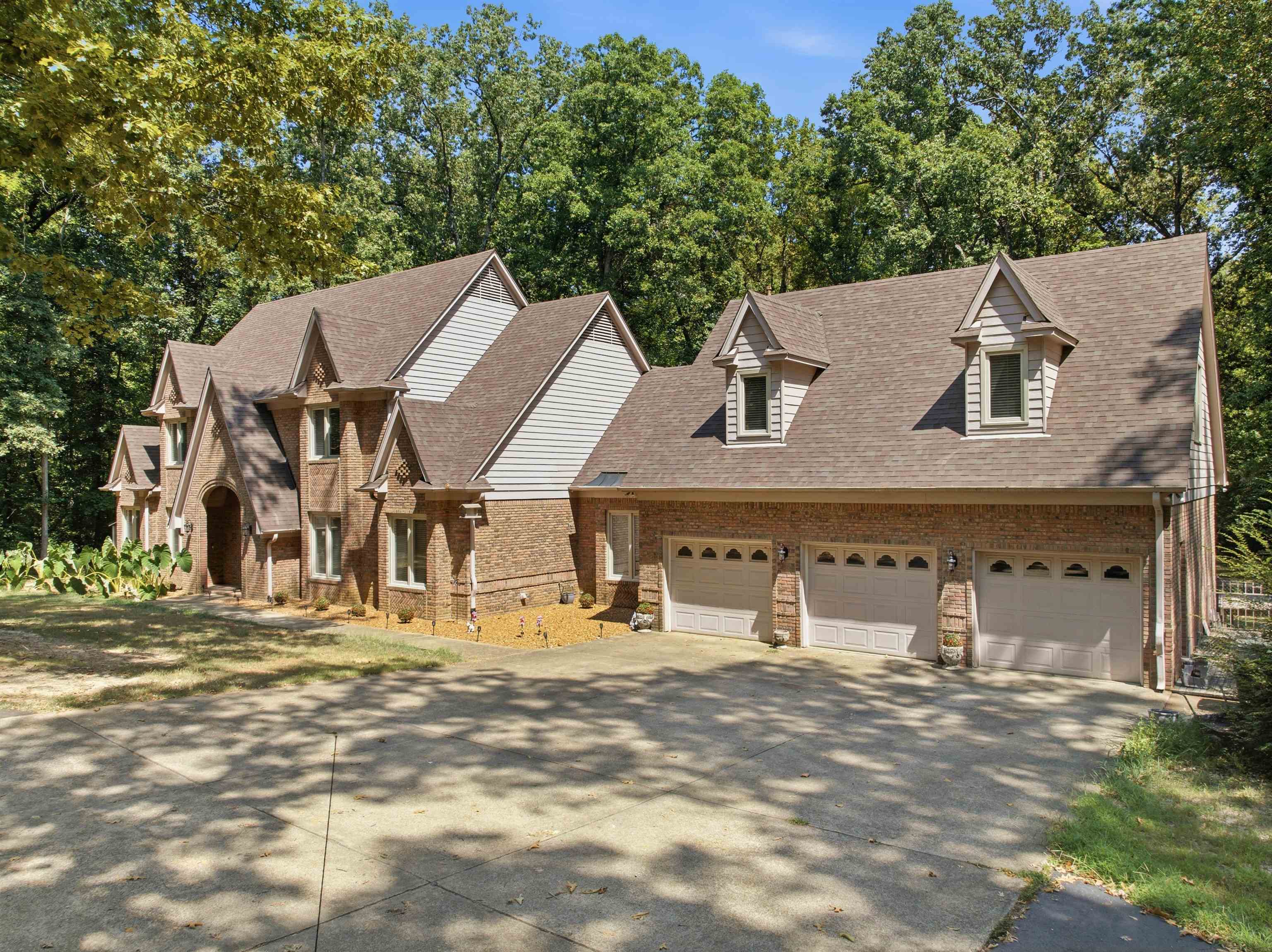 4546 Oak Rd — photo