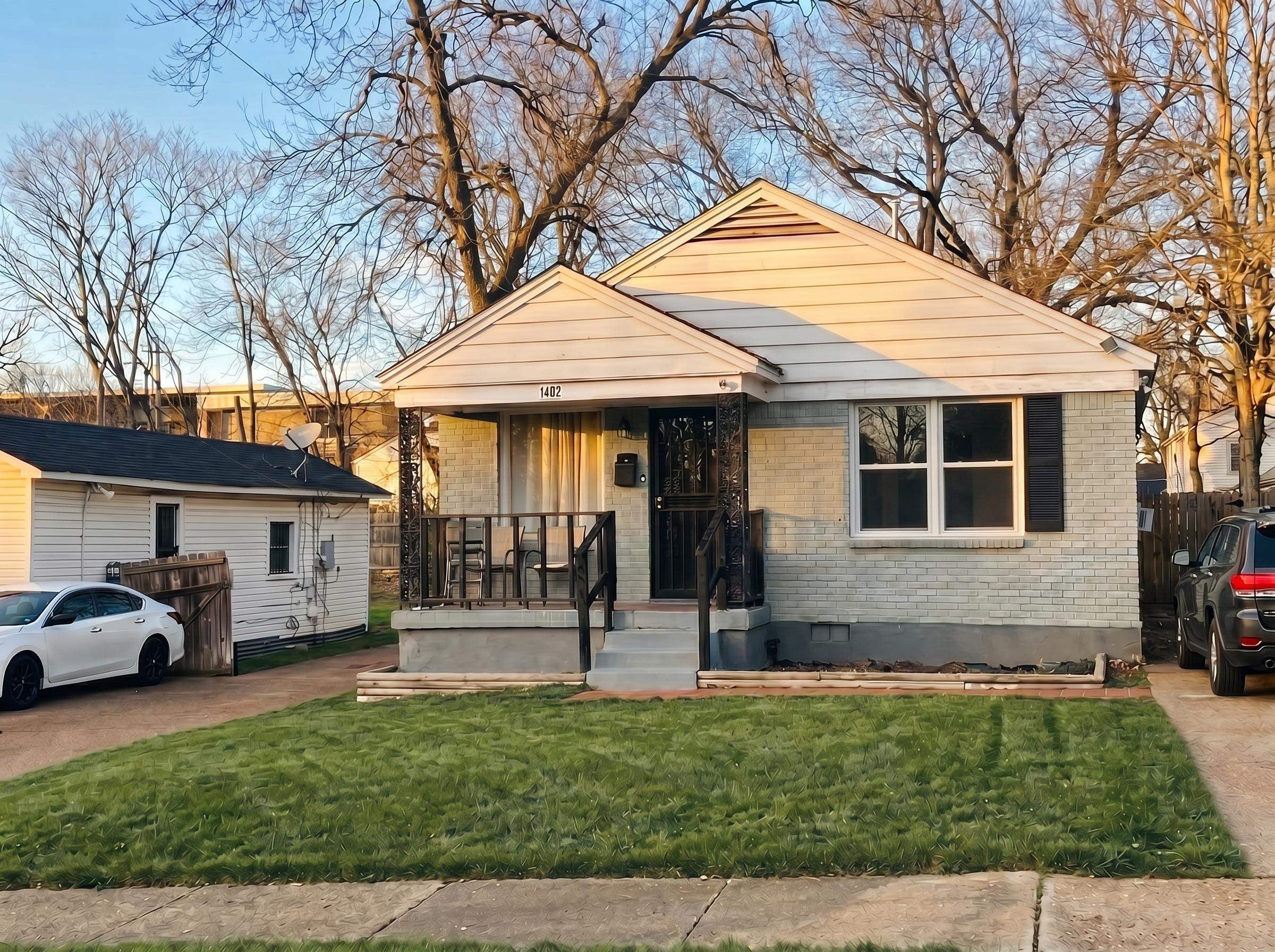 1402 Gold Ave — photo