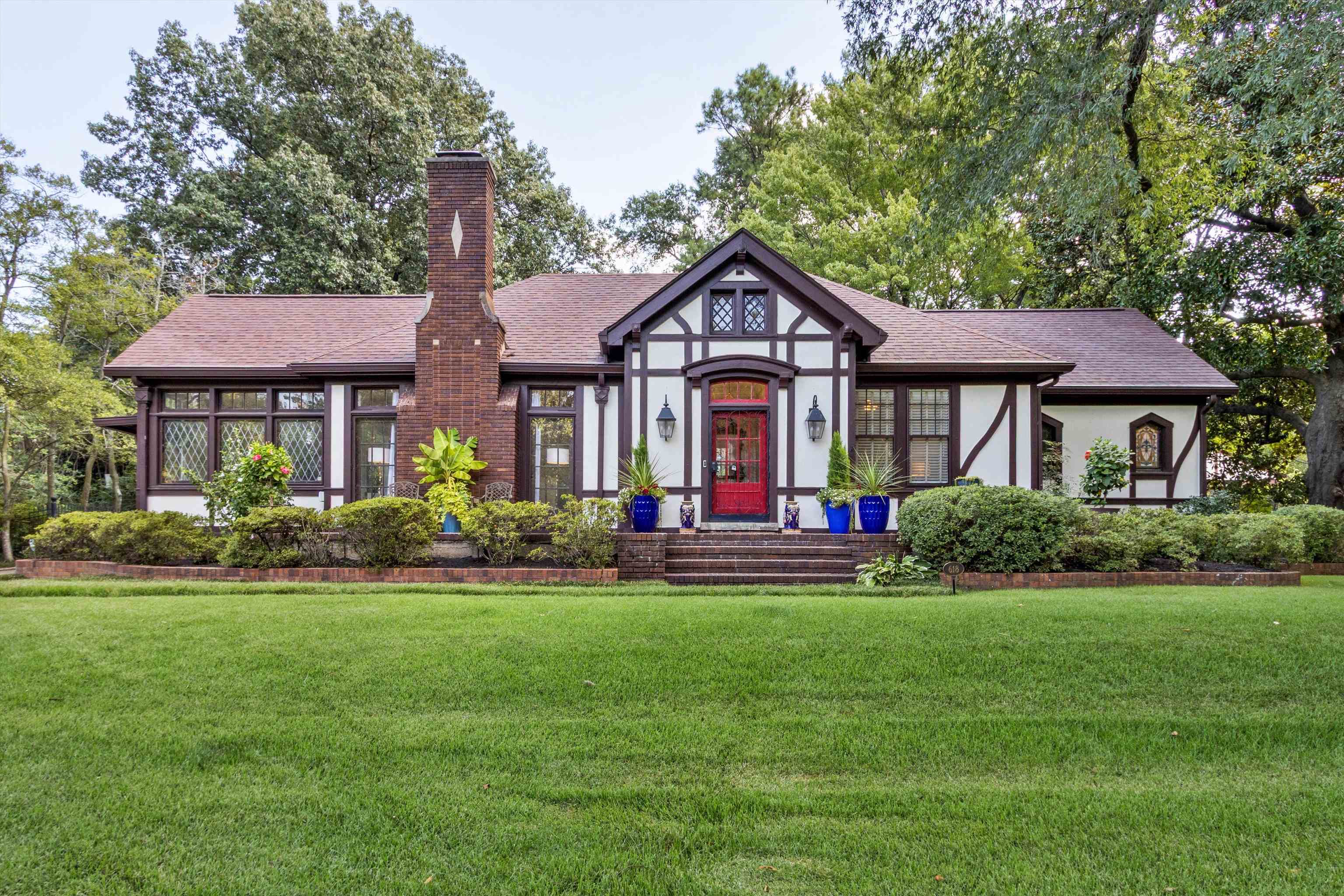 618 Center Dr — photo