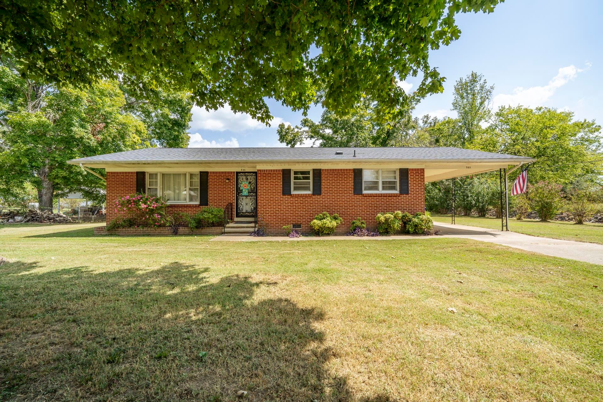 505 Harbert Dr — photo