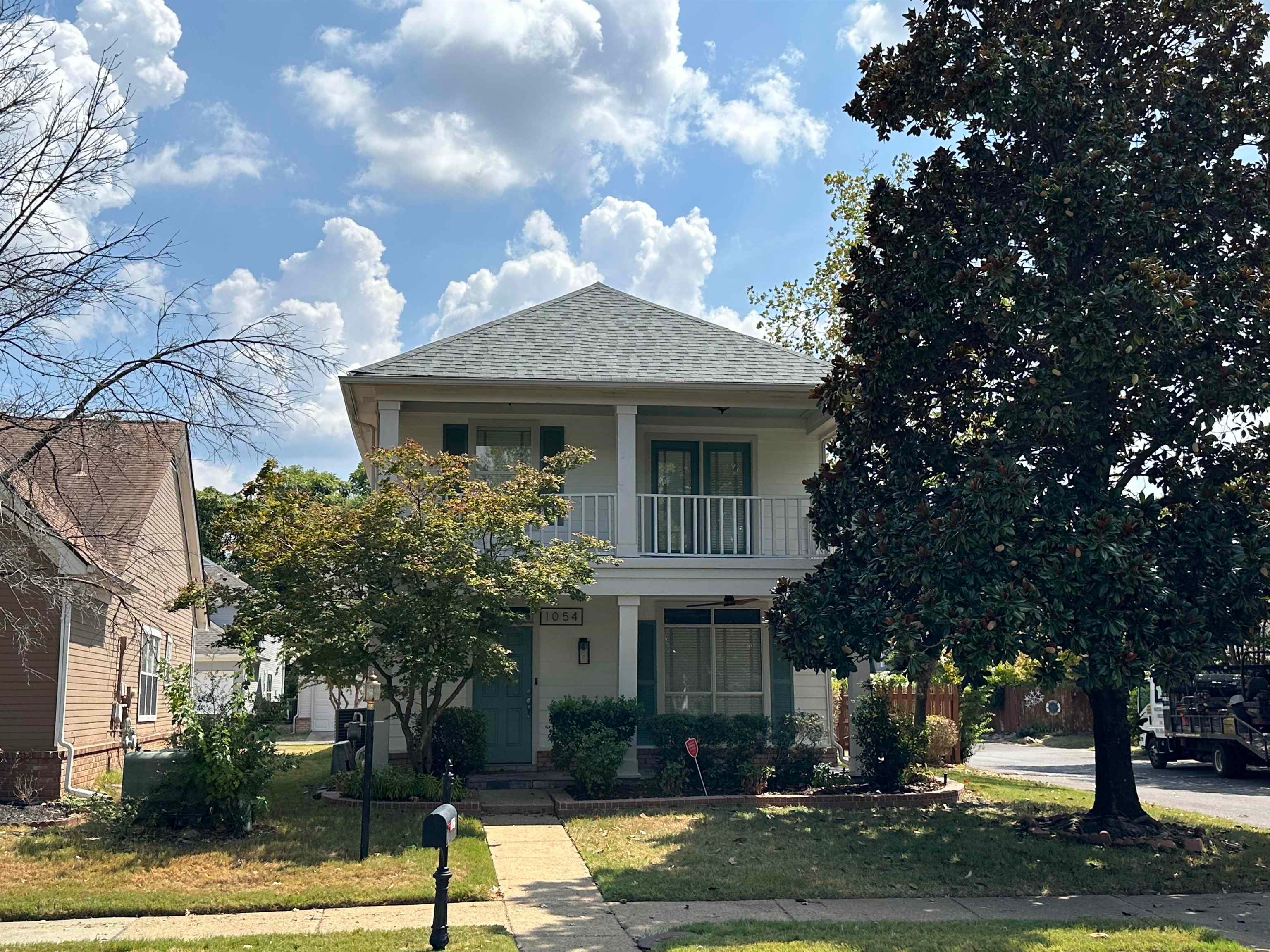 1054 E Island Dr — photo