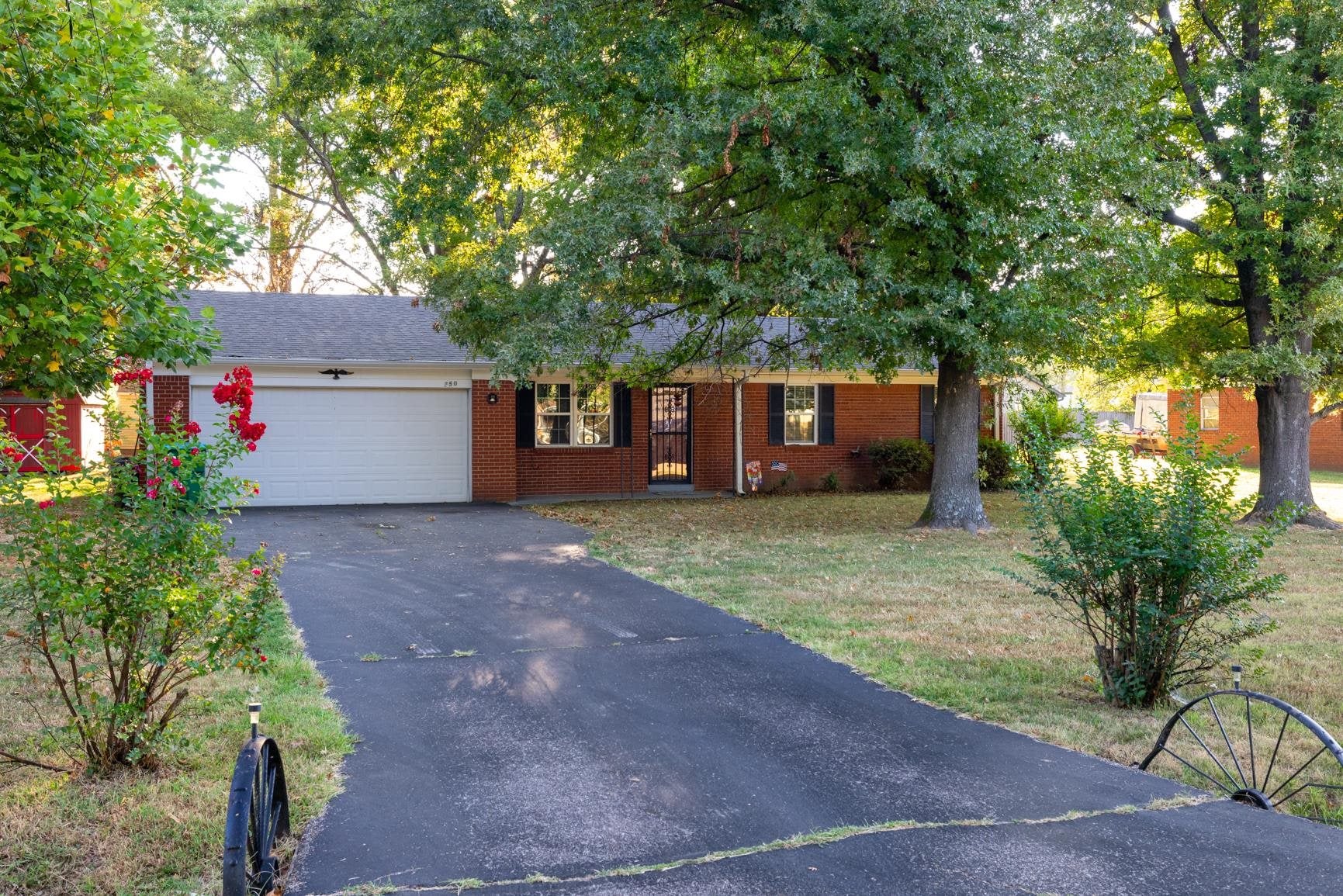 250 Maple Hill Dr — photo