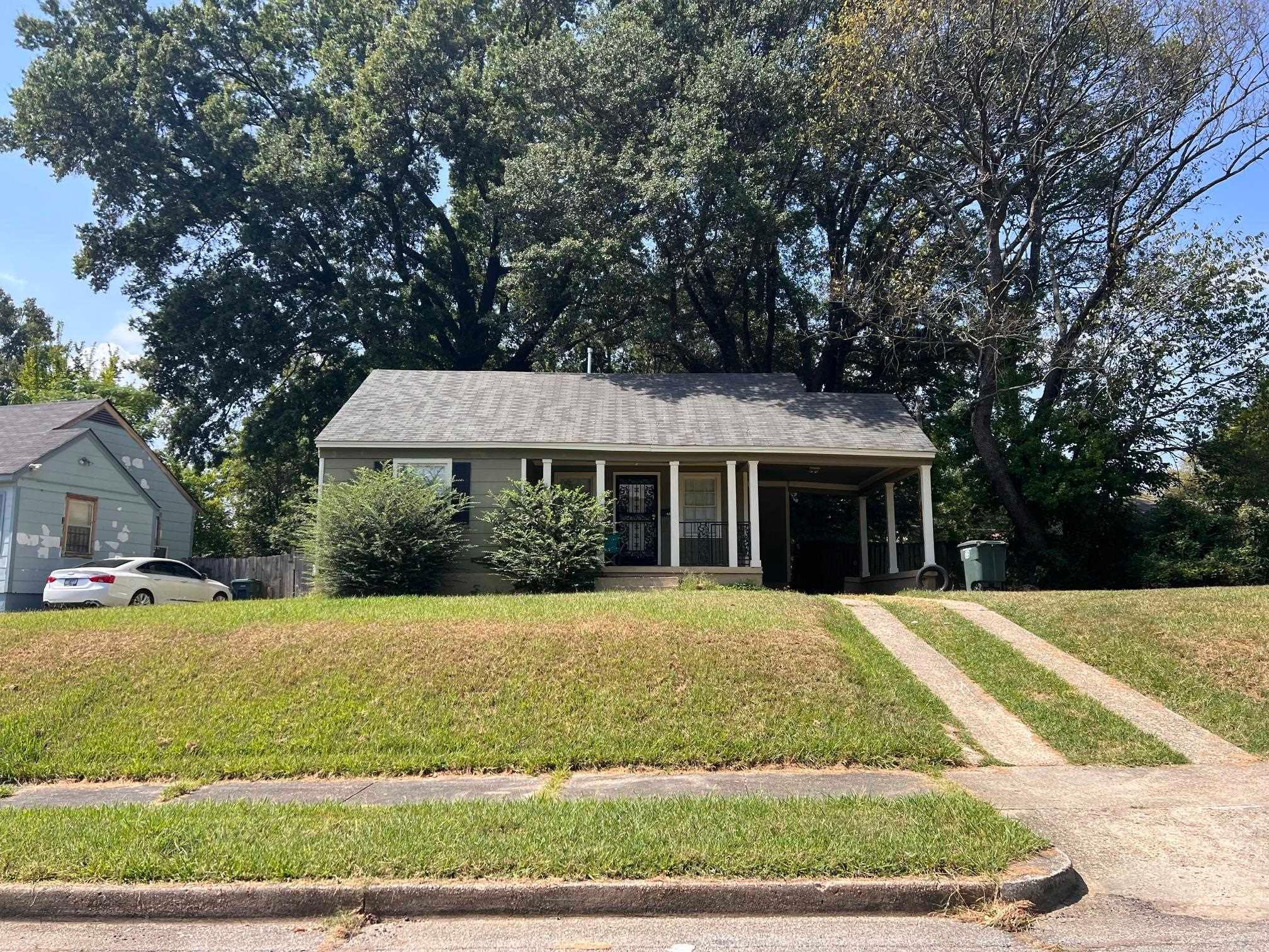 1827 Wellington St — photo