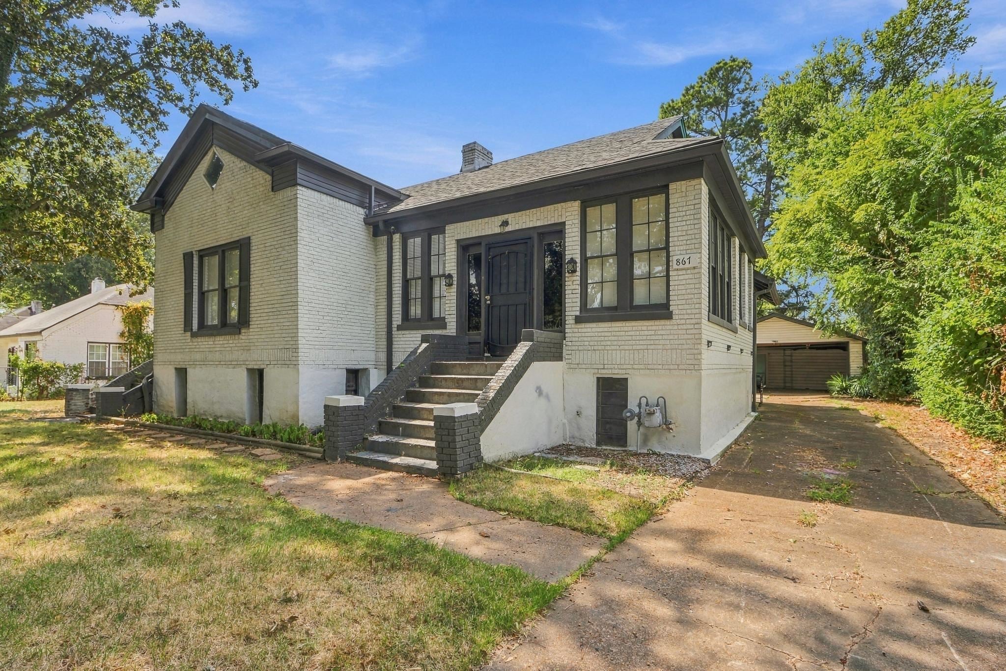 867 Maple Dr — photo
