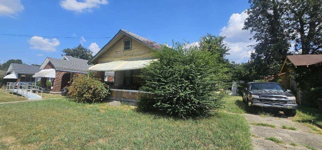 1404 Preston St — photo