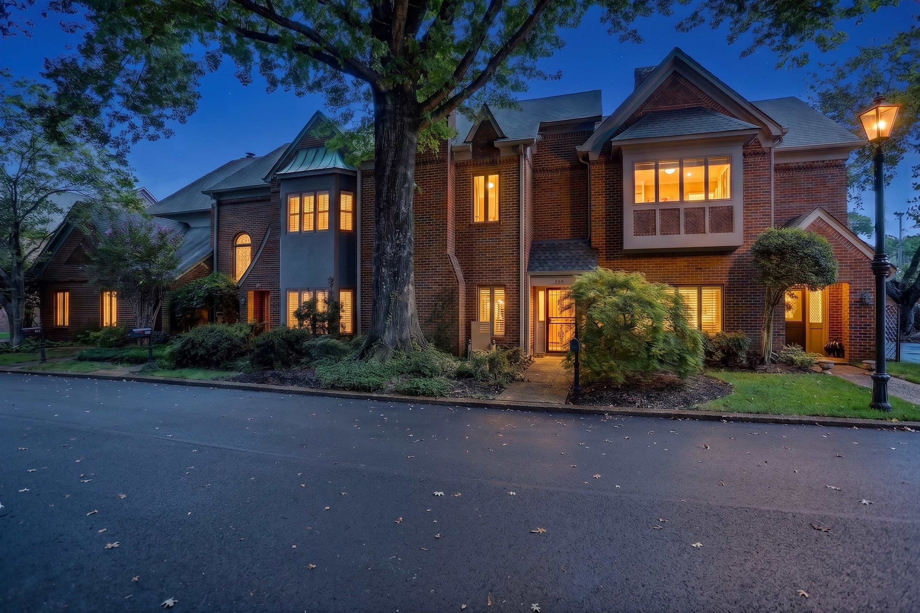 498 E Racquet Club Pl E — photo