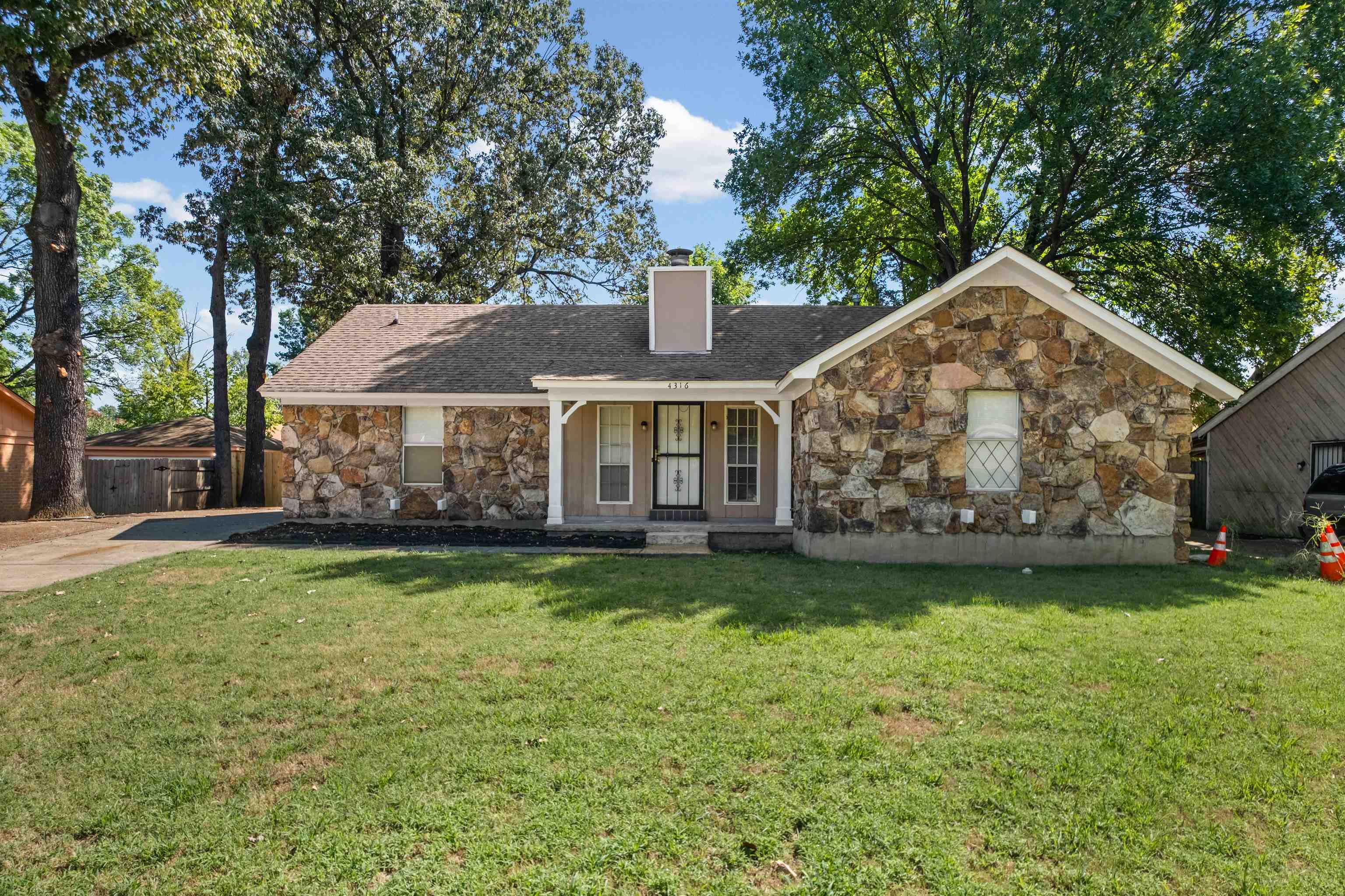 4316 Crescent Park Dr — photo