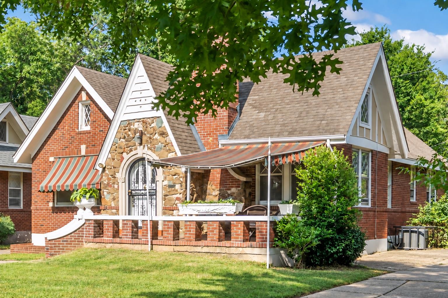 910 Kensington Pl — photo