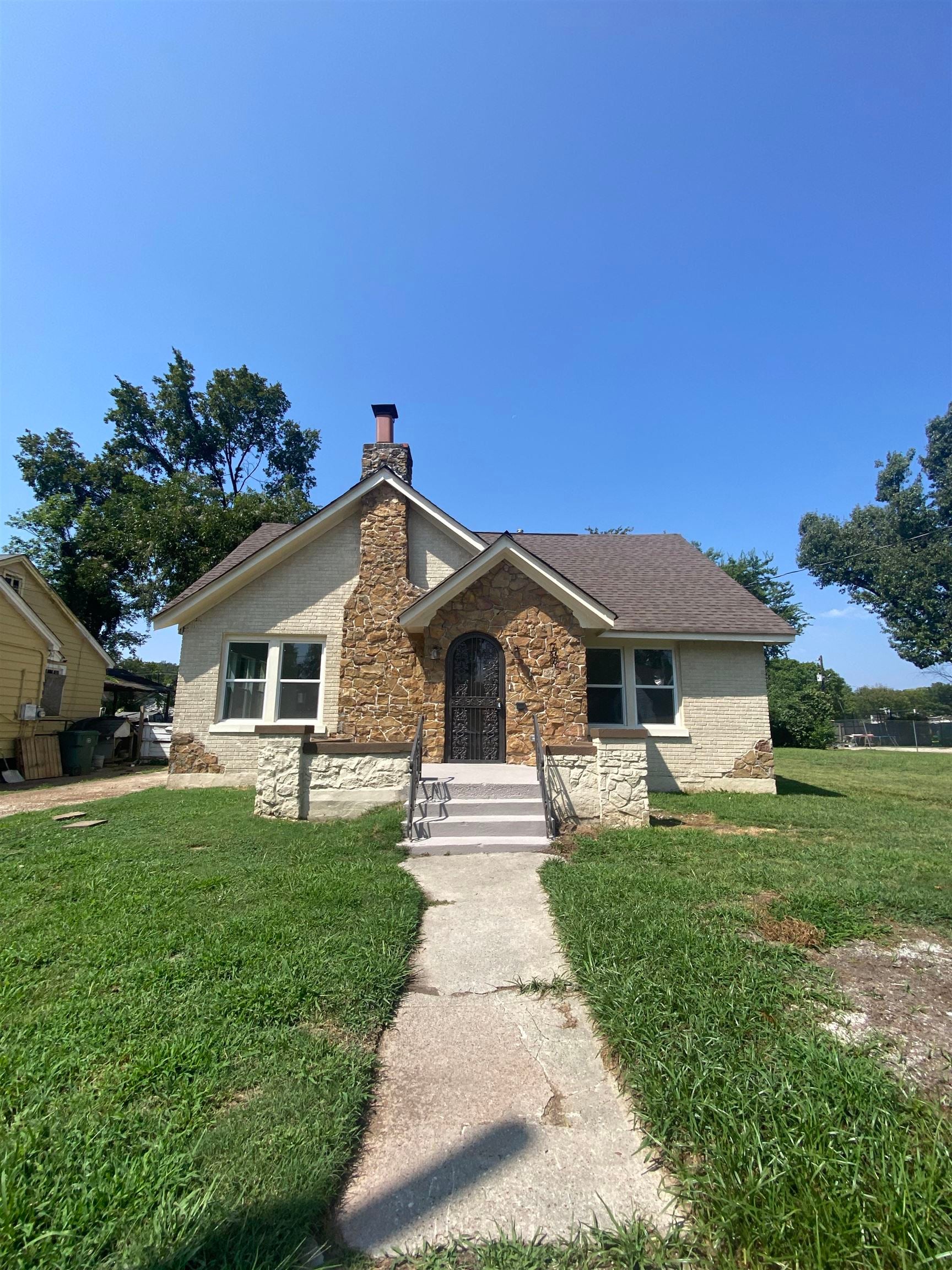 797 N Merton St — photo