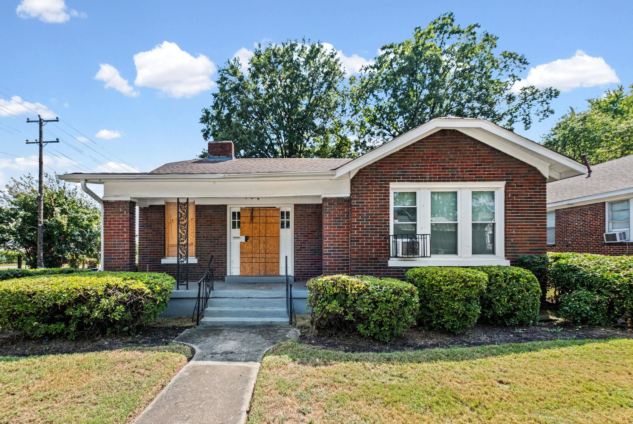 615 E Mallory Ave — photo