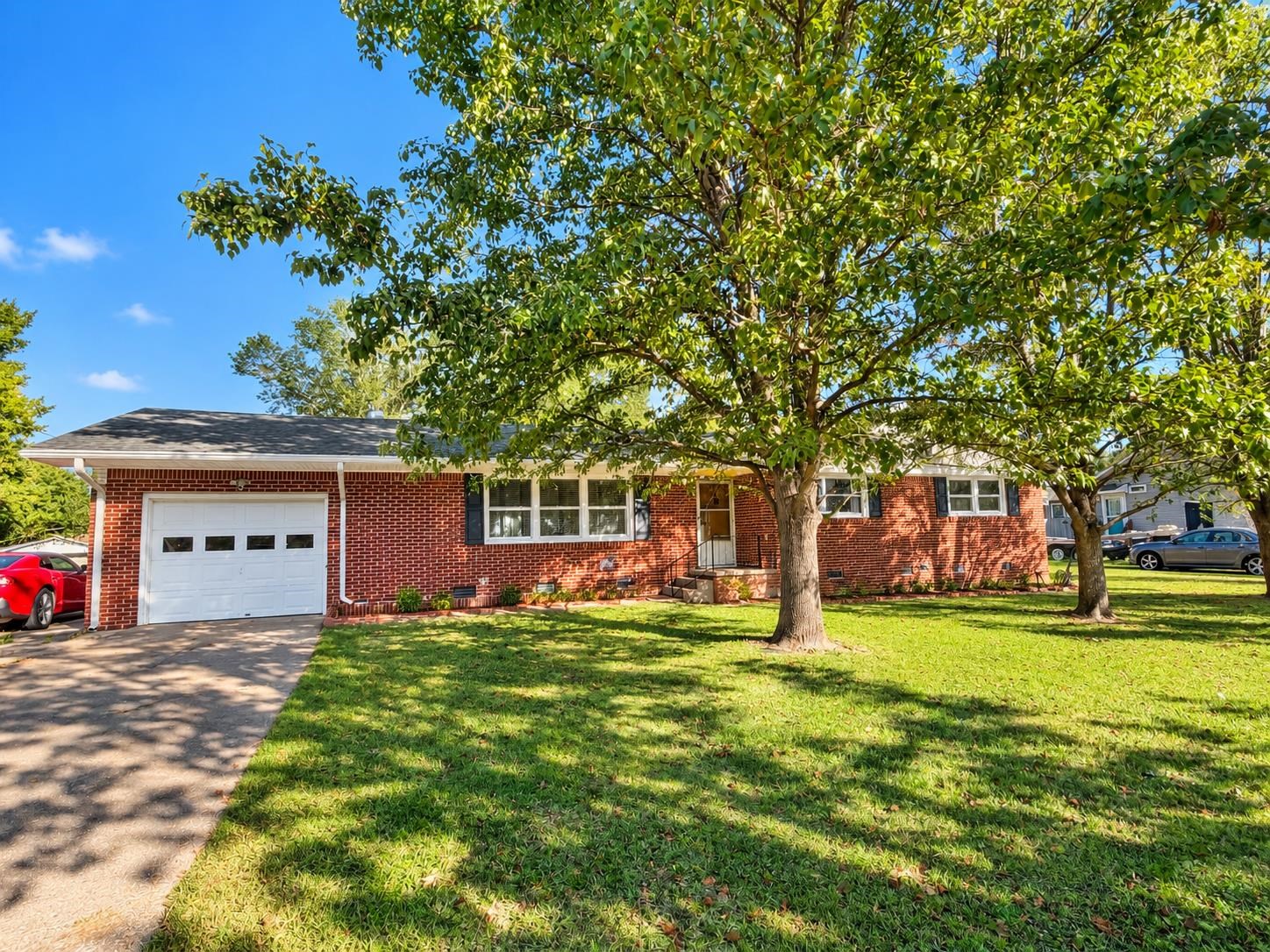 295 Claybrook Dr — photo