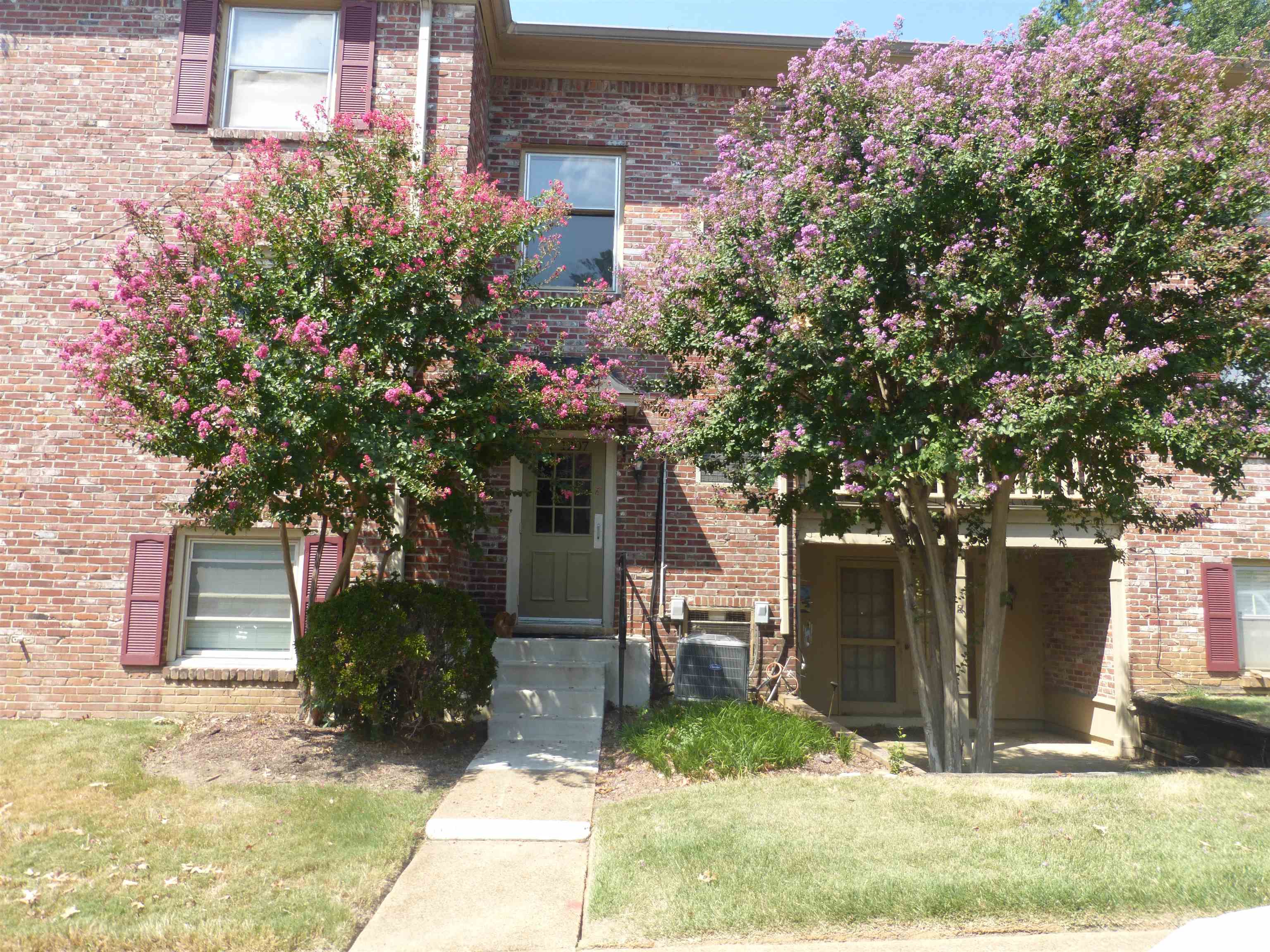1207 Chamberlain Dr — photo