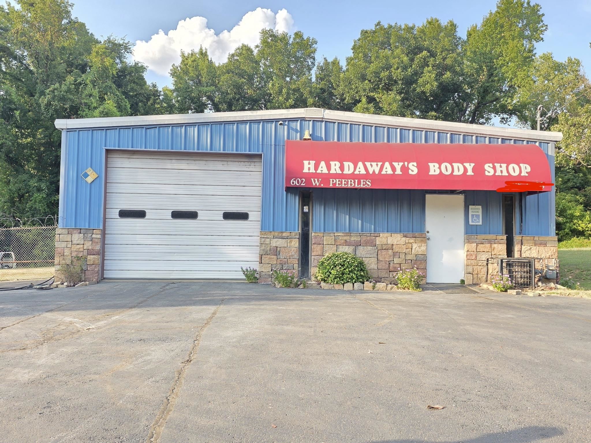 602 W Peebles Rd — photo
