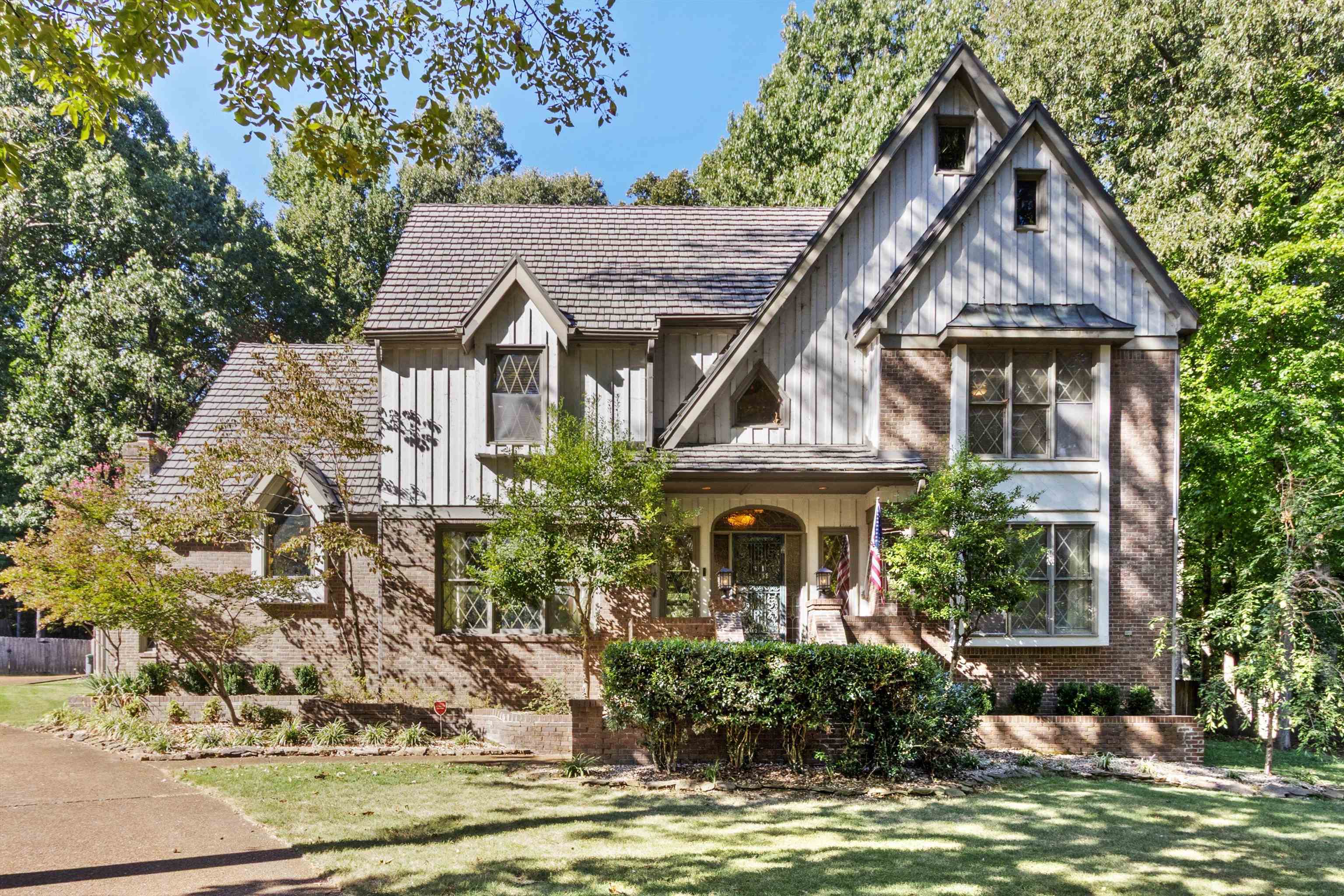 7813 Woodlark CV — photo