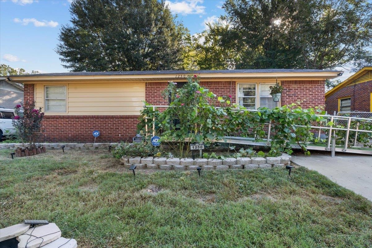 1250 S White Station Rd — photo