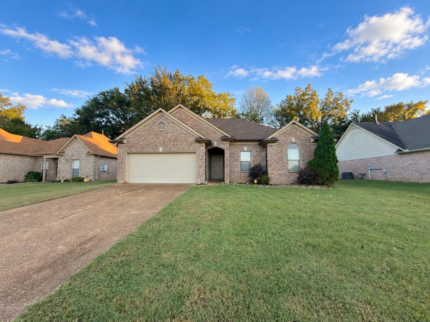 295 Village Dr — photo