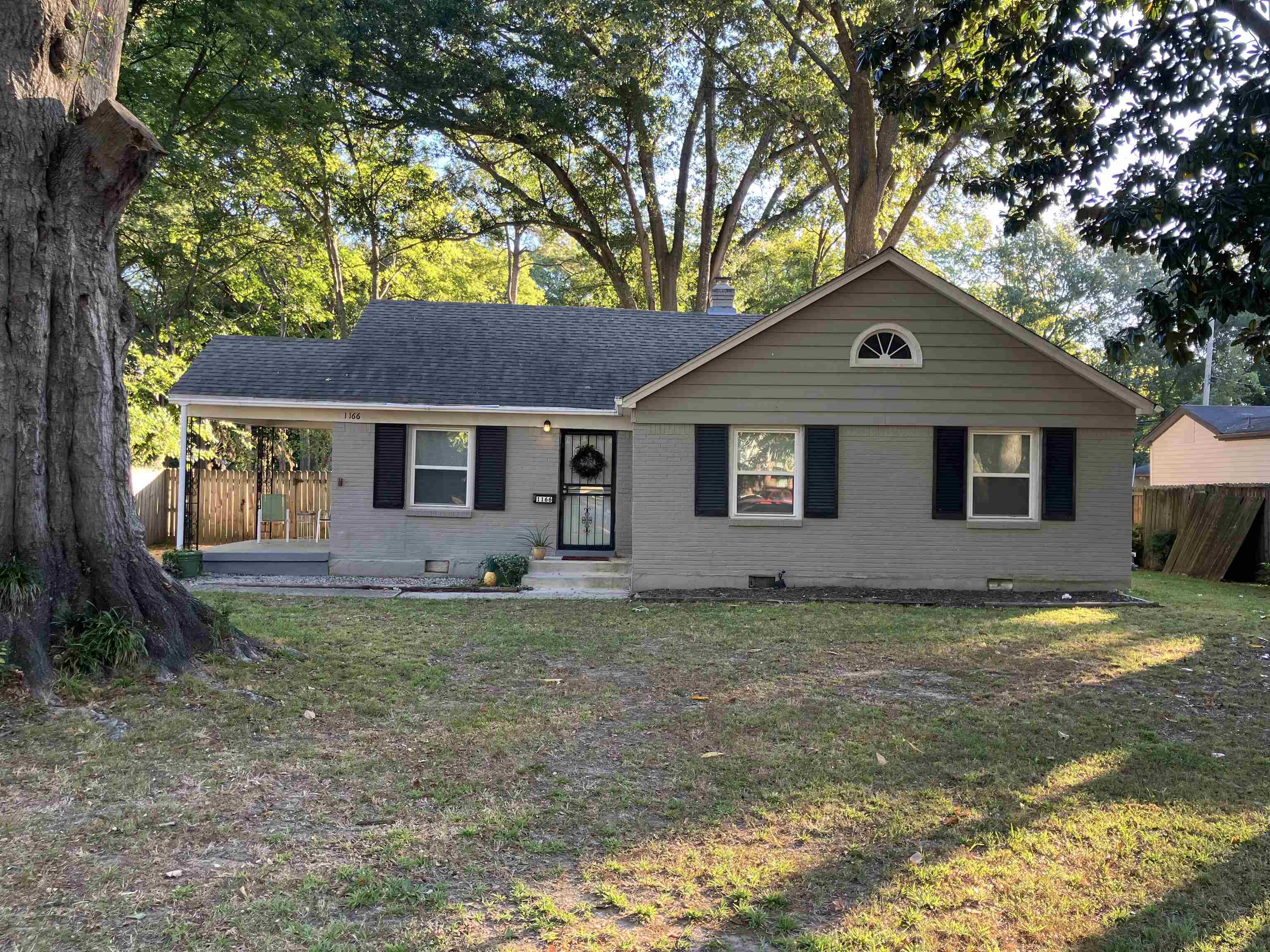1166 Vaughn Rd — photo