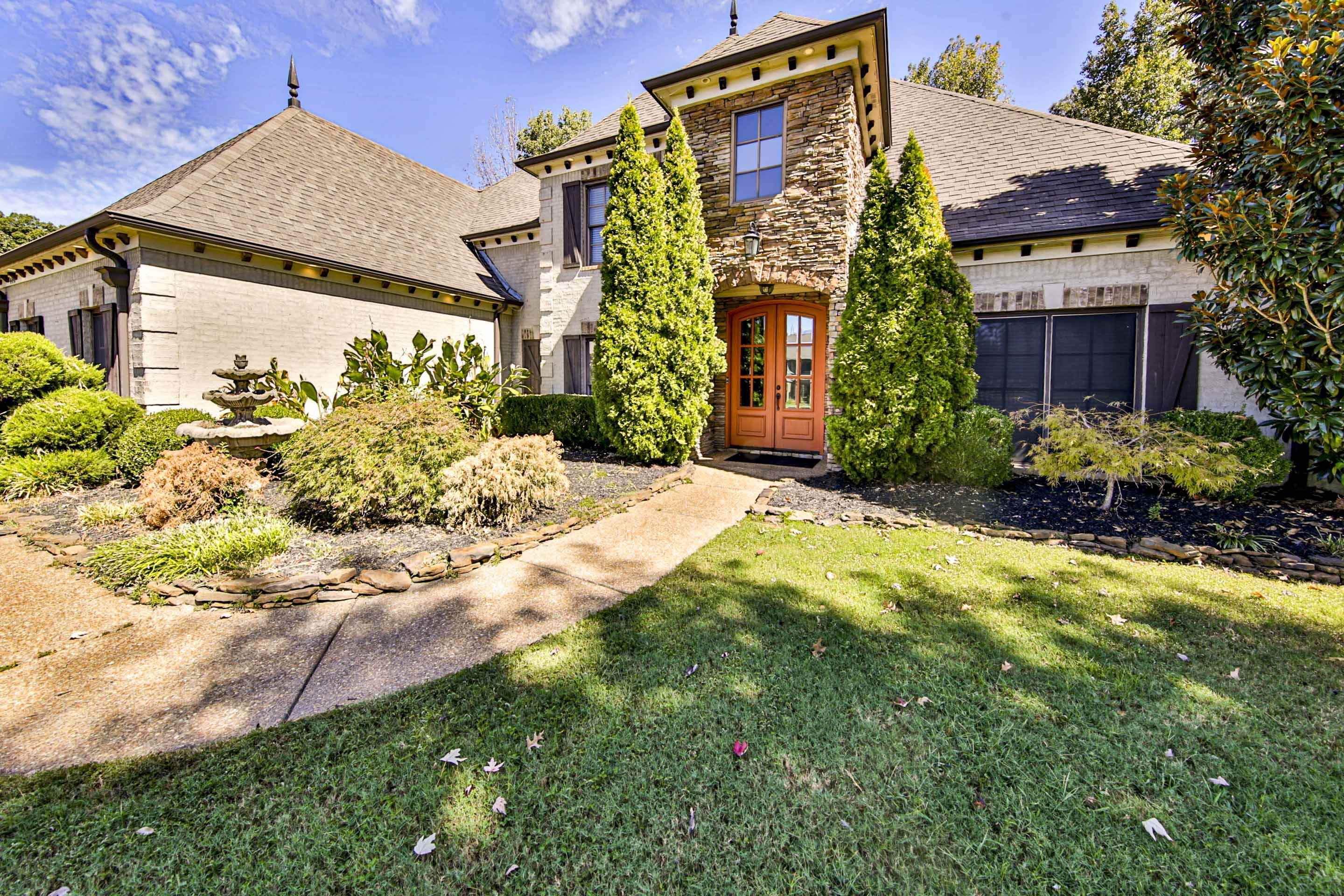 4490 Village Gate Dr — photo
