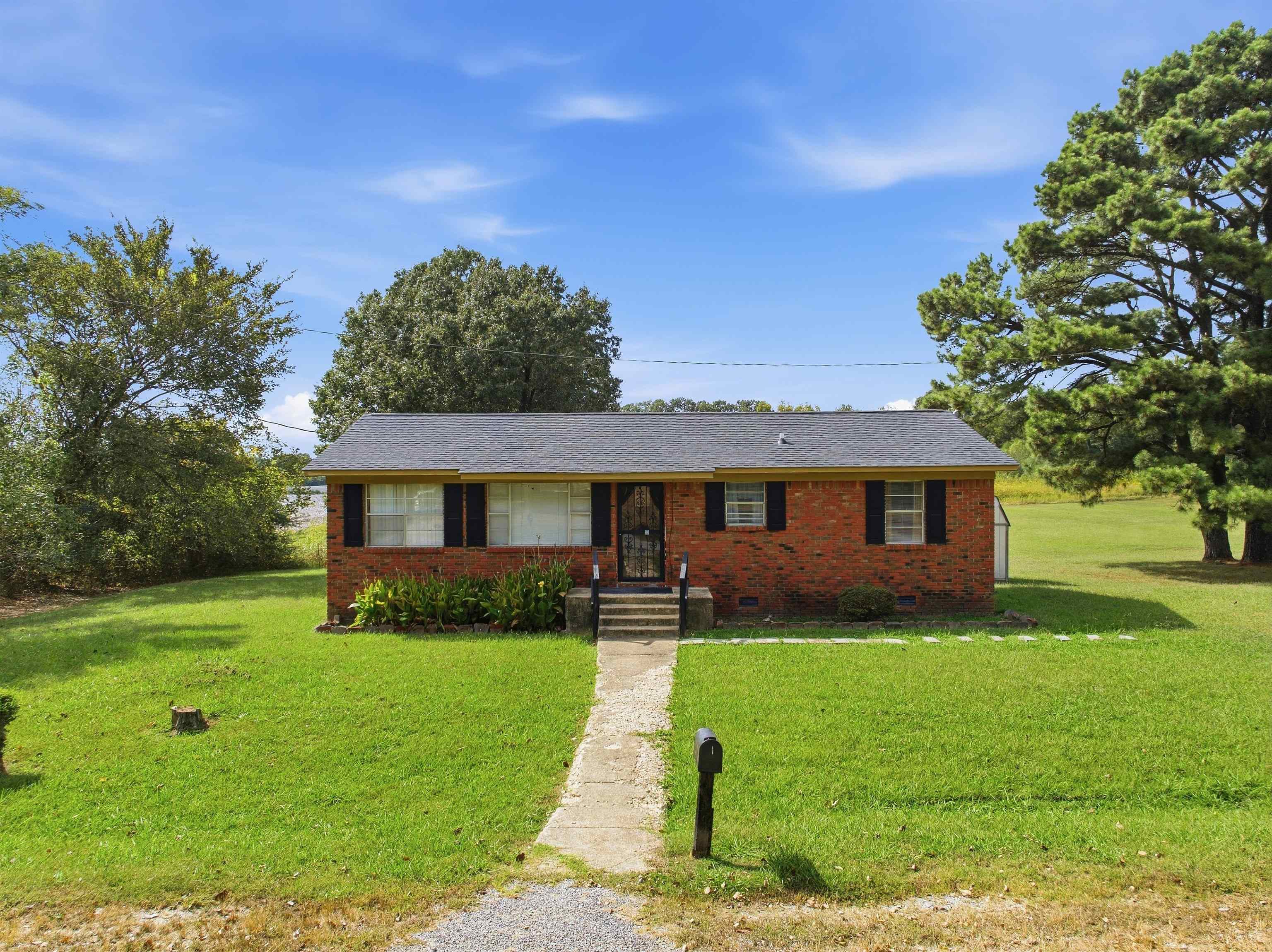 575 Bernard Rd — photo