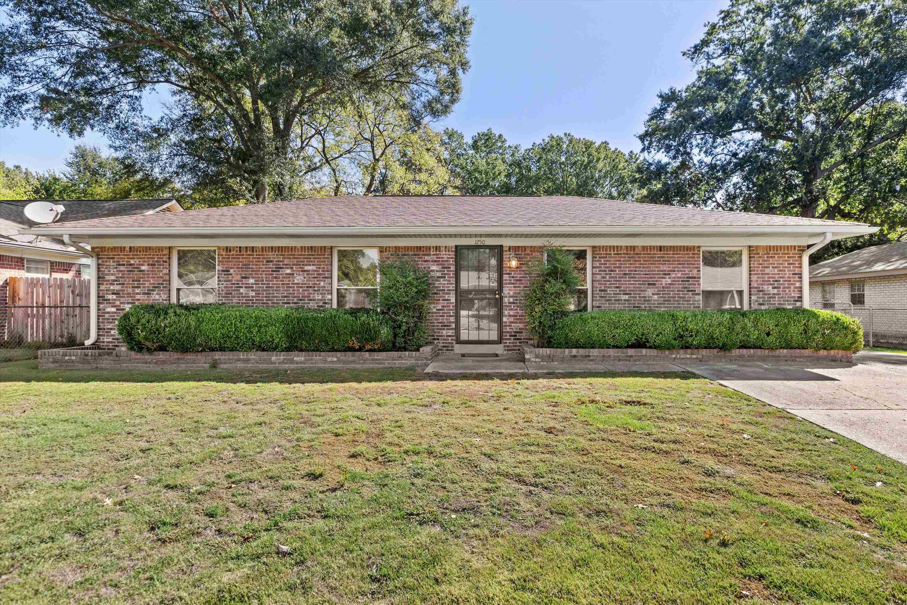 1250 Thrushcross CV — photo